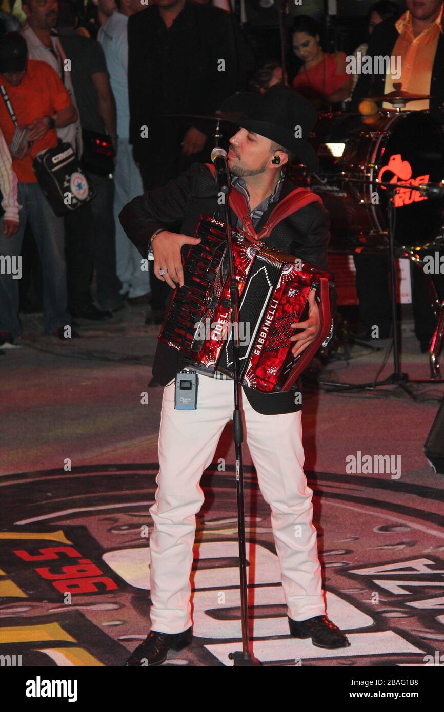 Presentación de el cantante de música popular norteña Fidel Rueda durante su concierto en el Palenque  de la Feria Internacional de Durango 2012. *Dur Stock Photo