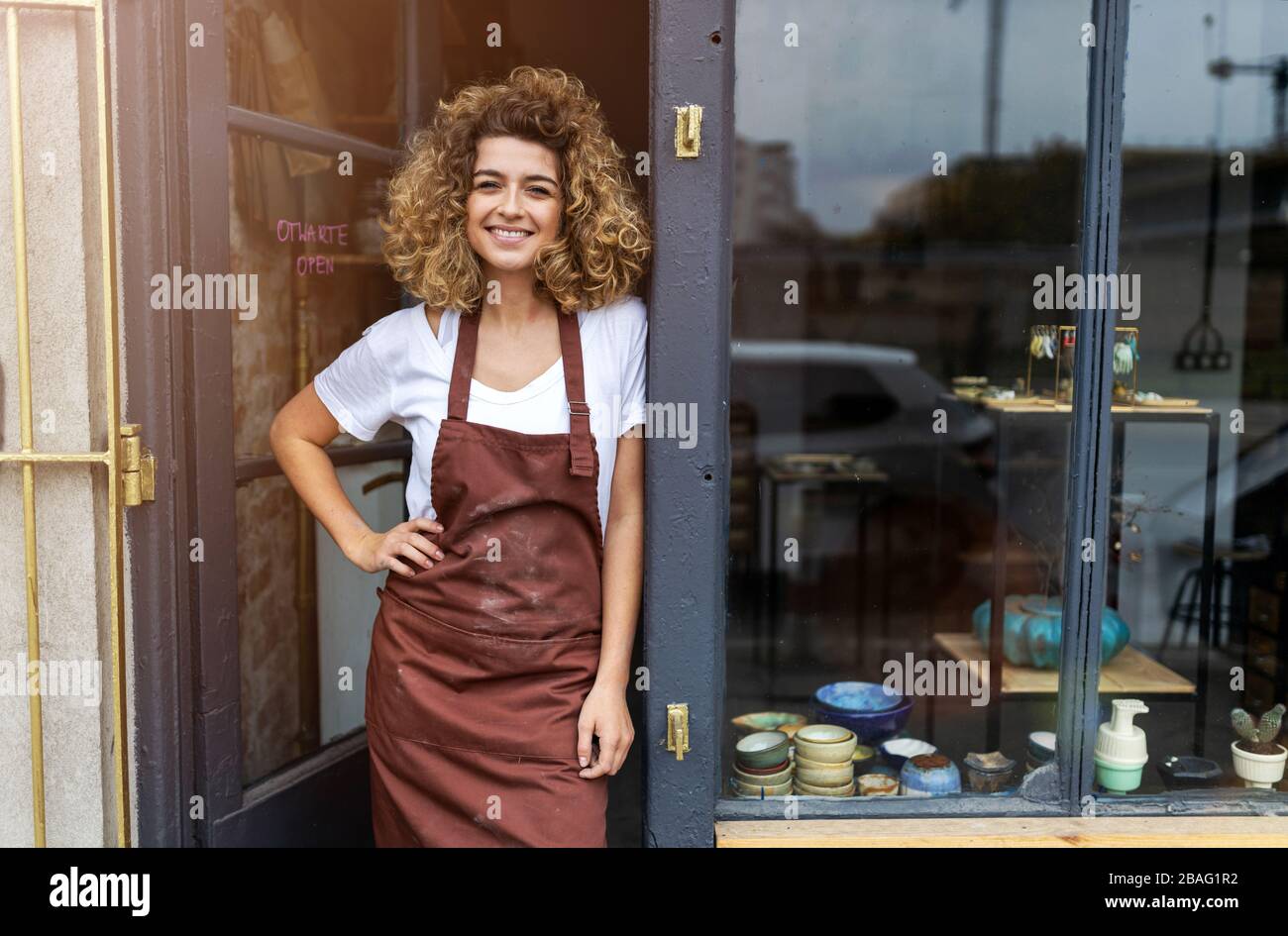 Portrait of woman pottery artist in art studio Stock Photo - Alamy
