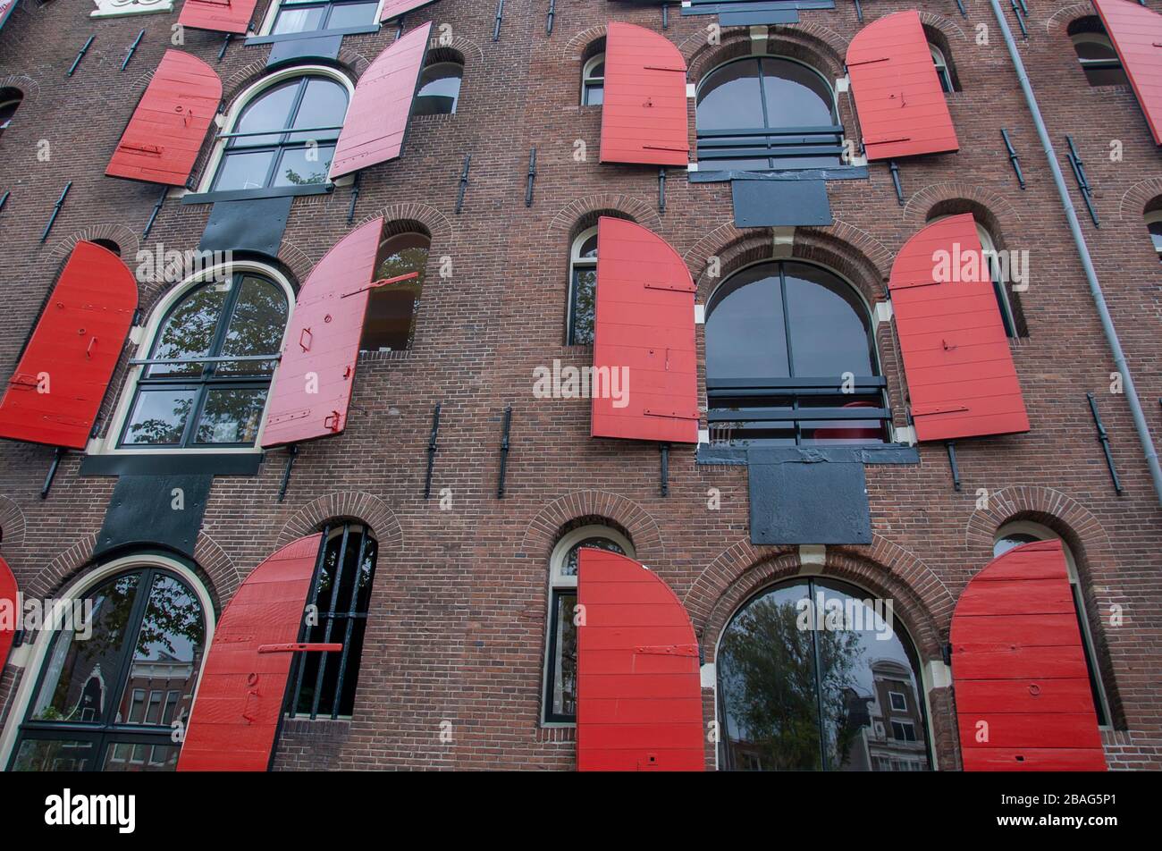 Red window shutters in Amsterdam, the Netherlands Stock Photo Alamy