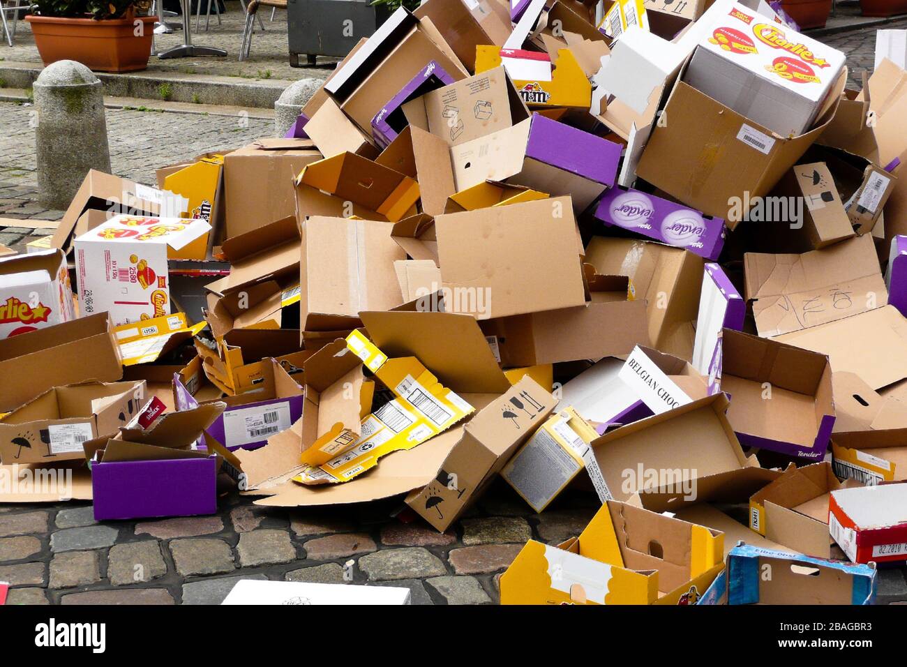 Verpackungsmuell, Hamburger Fischmarkt, Kartons, Holz, Boxen, Papier, Muell, Muellentsprgung, Recycling, Umweltverschmutzung, Stock Photo