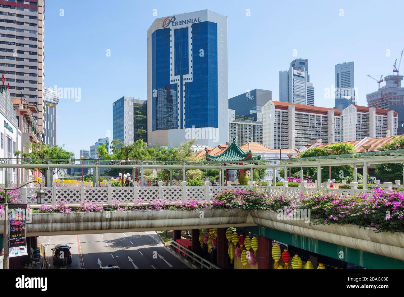 Chinese temple garden on pedestrian walkway, Eu Tong Sen Street, Chinatown, Republic of Singapore Stock Photo
