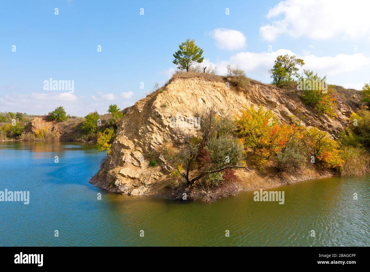 Rocky lakeside hi-res stock photography and images - Alamy