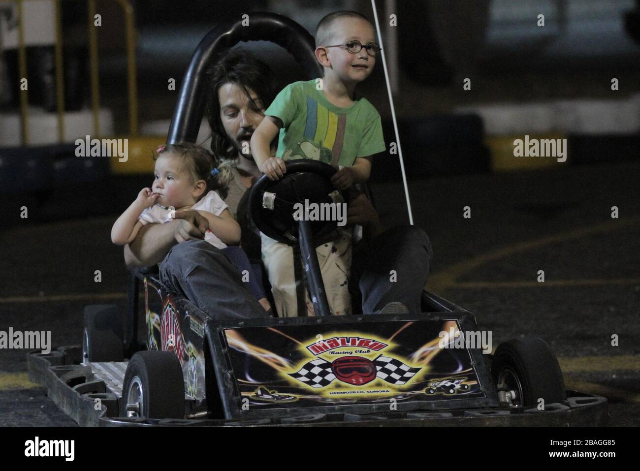 EXCLUSIVO PAPARAZZI El Actor Diego Luna y Camila Sodi pasaron una tarde con sus dos hijos  Jerónimo y Fiona durante un domingo de descanso luego de se Stock Photo