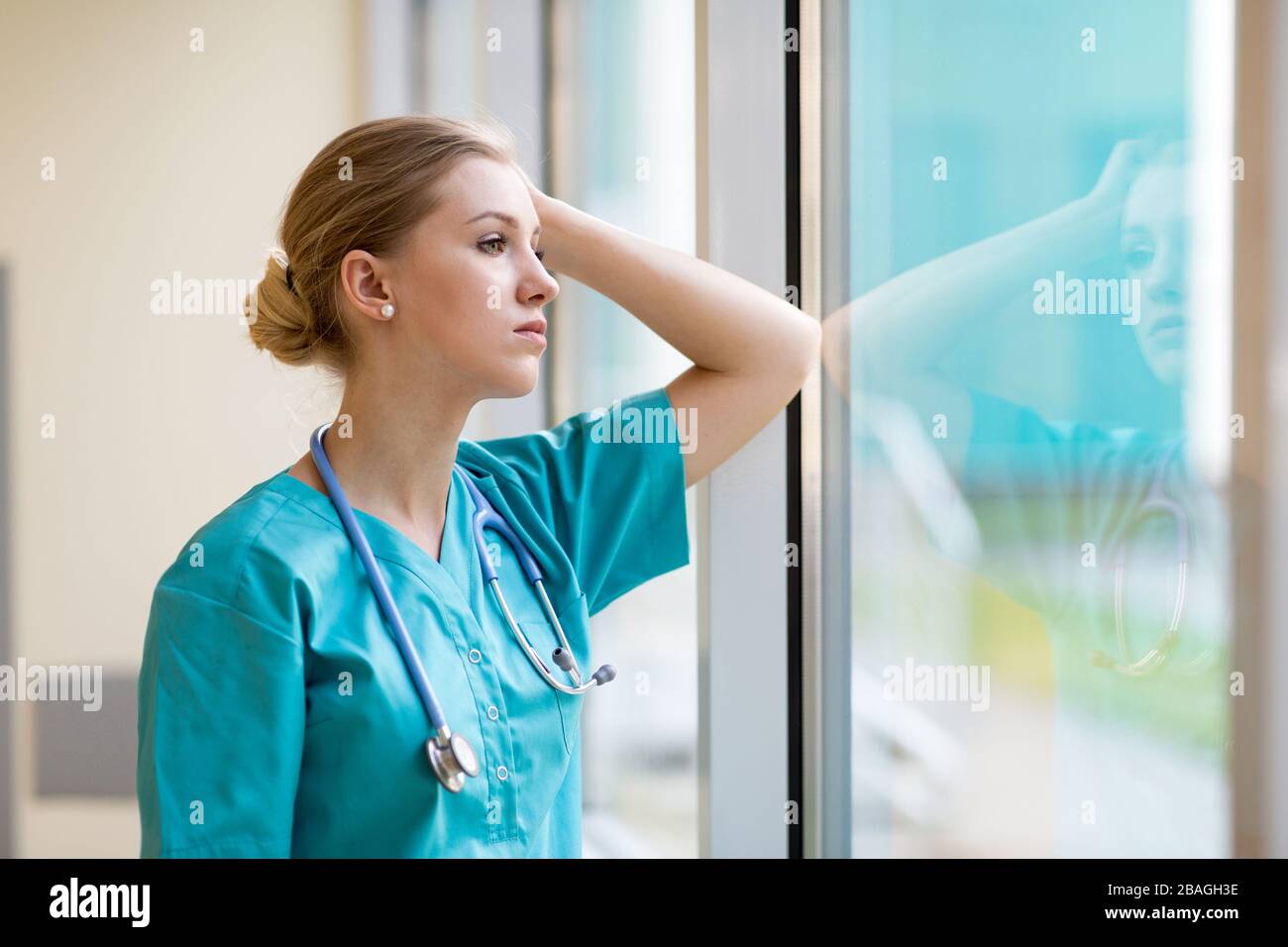 Tired nurse hi-res stock photography and images - Alamy