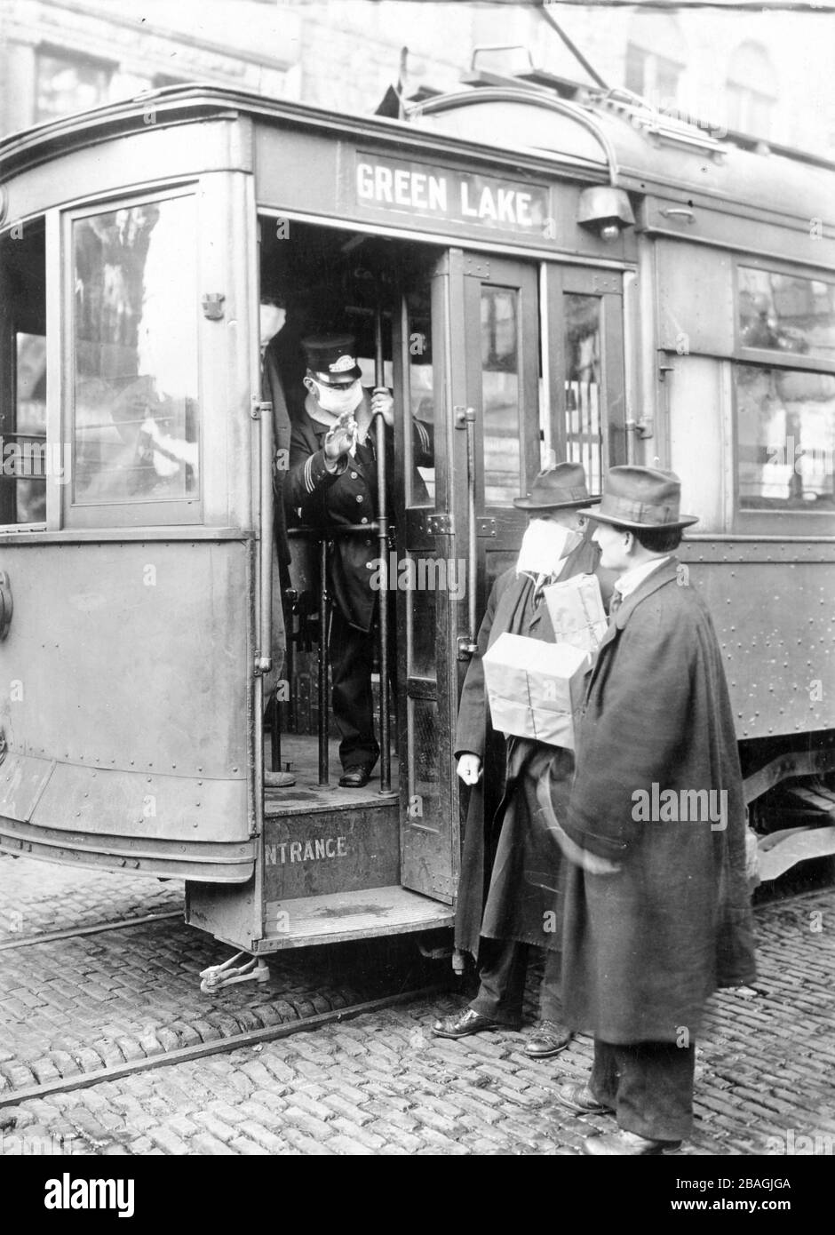 Spanish flu. A street car conductor in Seattle in 1918 refusing to allow passengers aboard who are not wearing masks Stock Photo