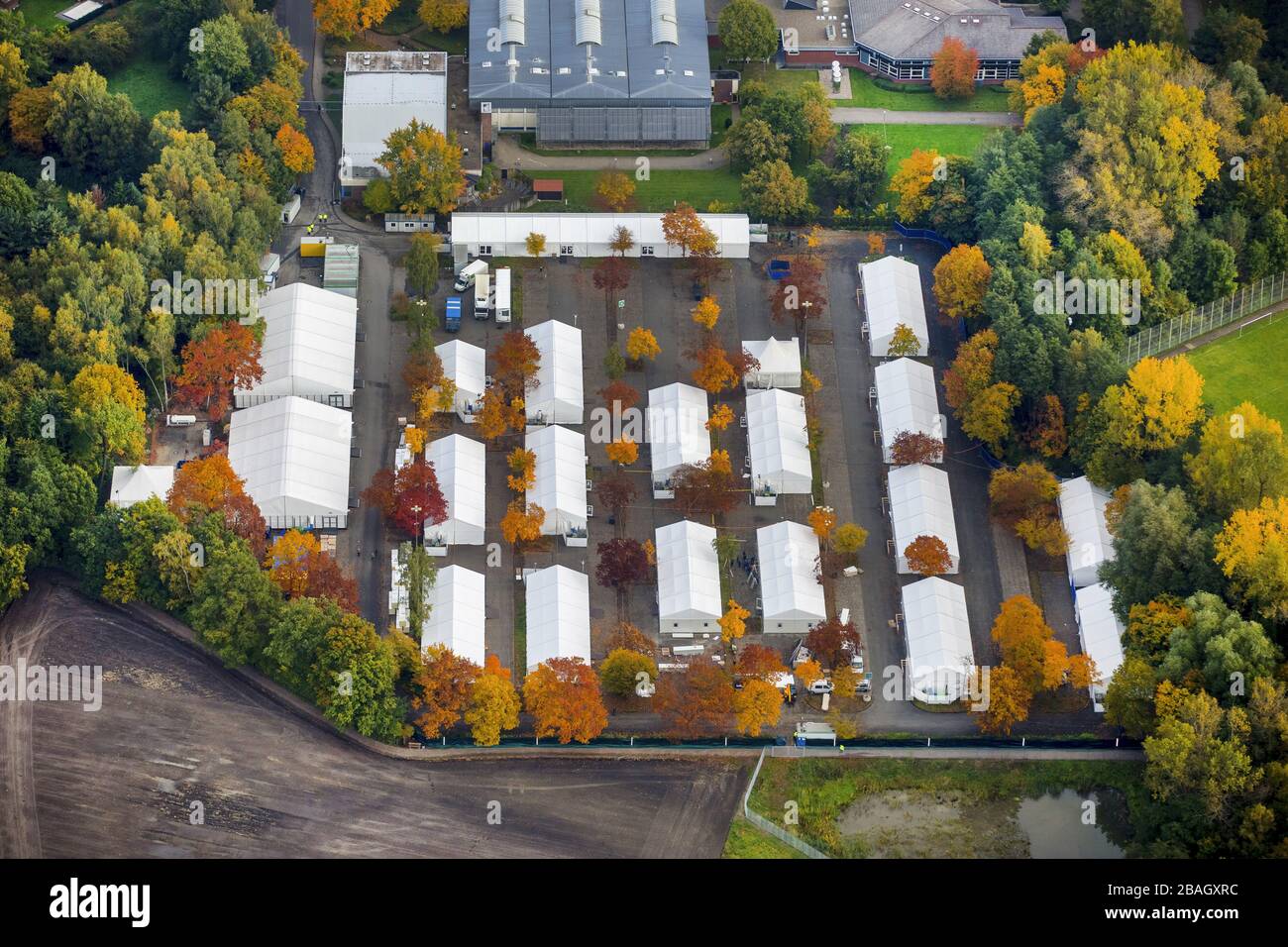 , Refugee buildings, tent city on the grounds of the national police school in Selm, 23.10.2015, aerial view, Germany, North Rhine-Westphalia, Ruhr Area, Selm Stock Photo