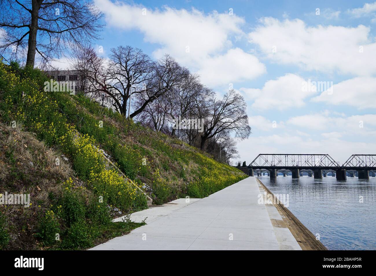 Metal truss bridge hi-res stock photography and images - Alamy