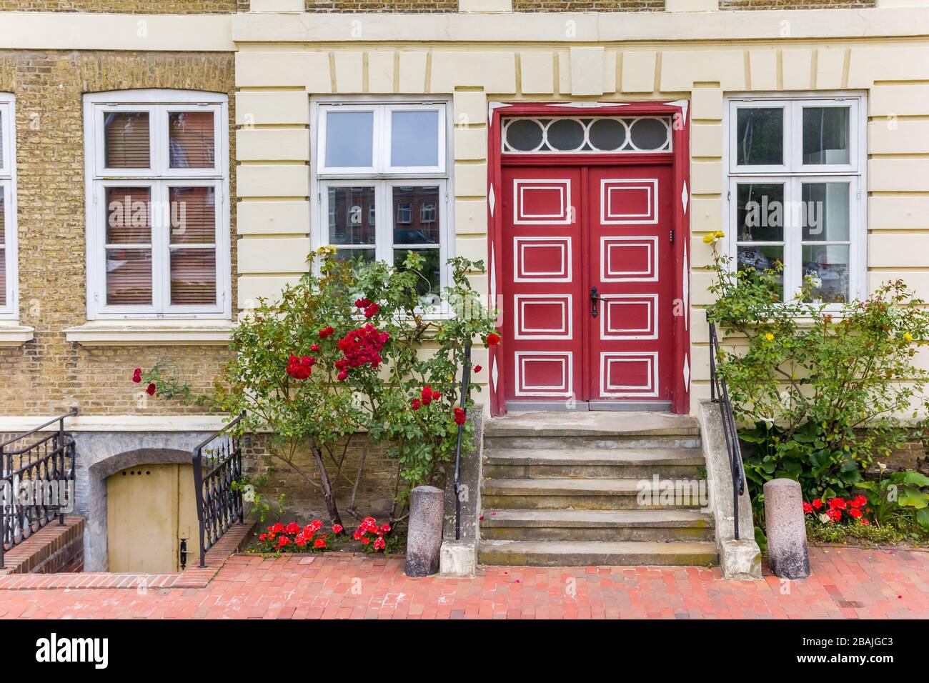 Red door at a historic house in Gluckstadt, Germany Stock Photo Alamy