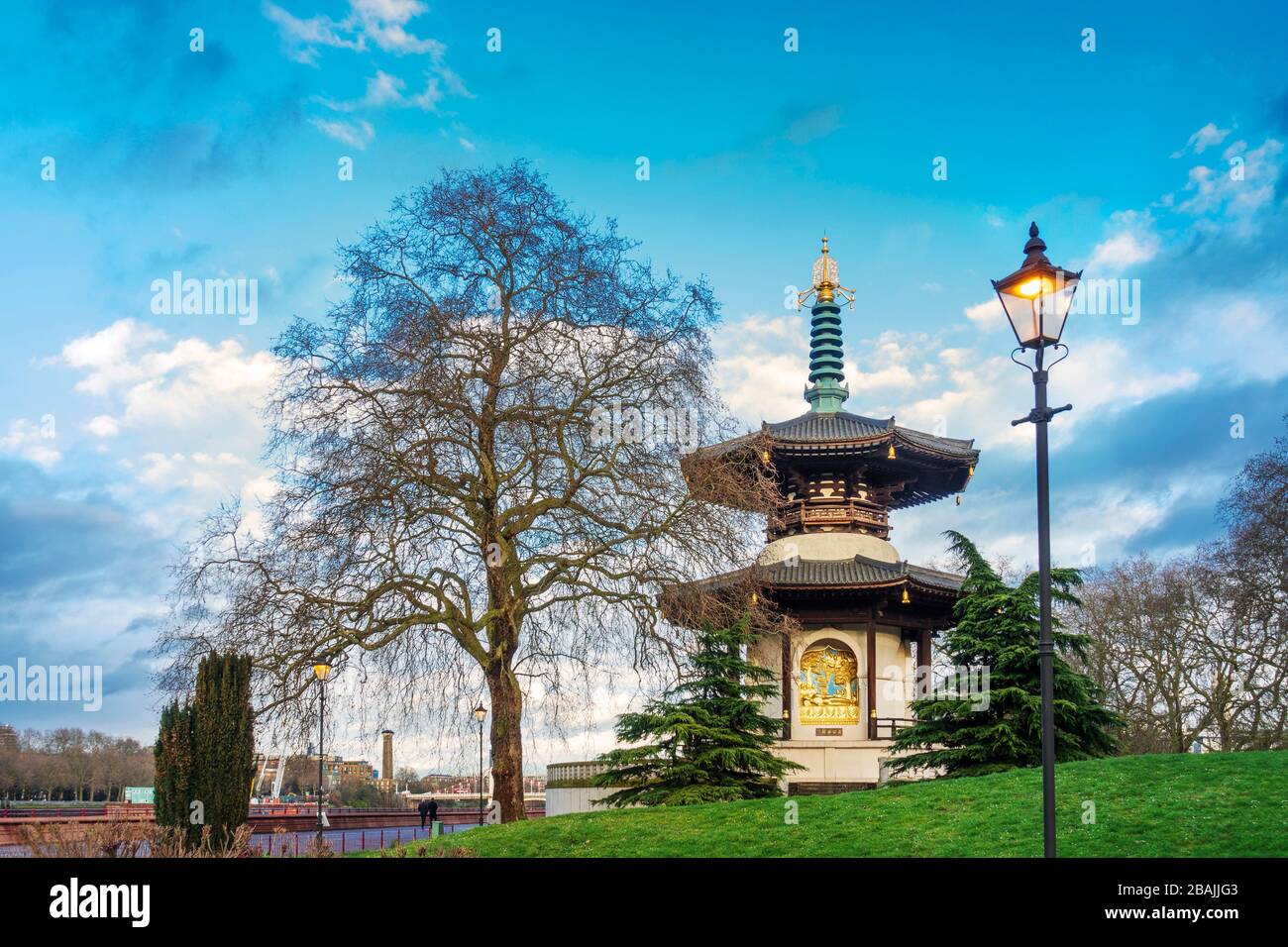 UK, London, Battersea Park. The London Peace Pagoda built by the Nipponzan Myohoji Buddhist Order for the 1984 Greater London Council (GLC) Peace Year Stock Photo