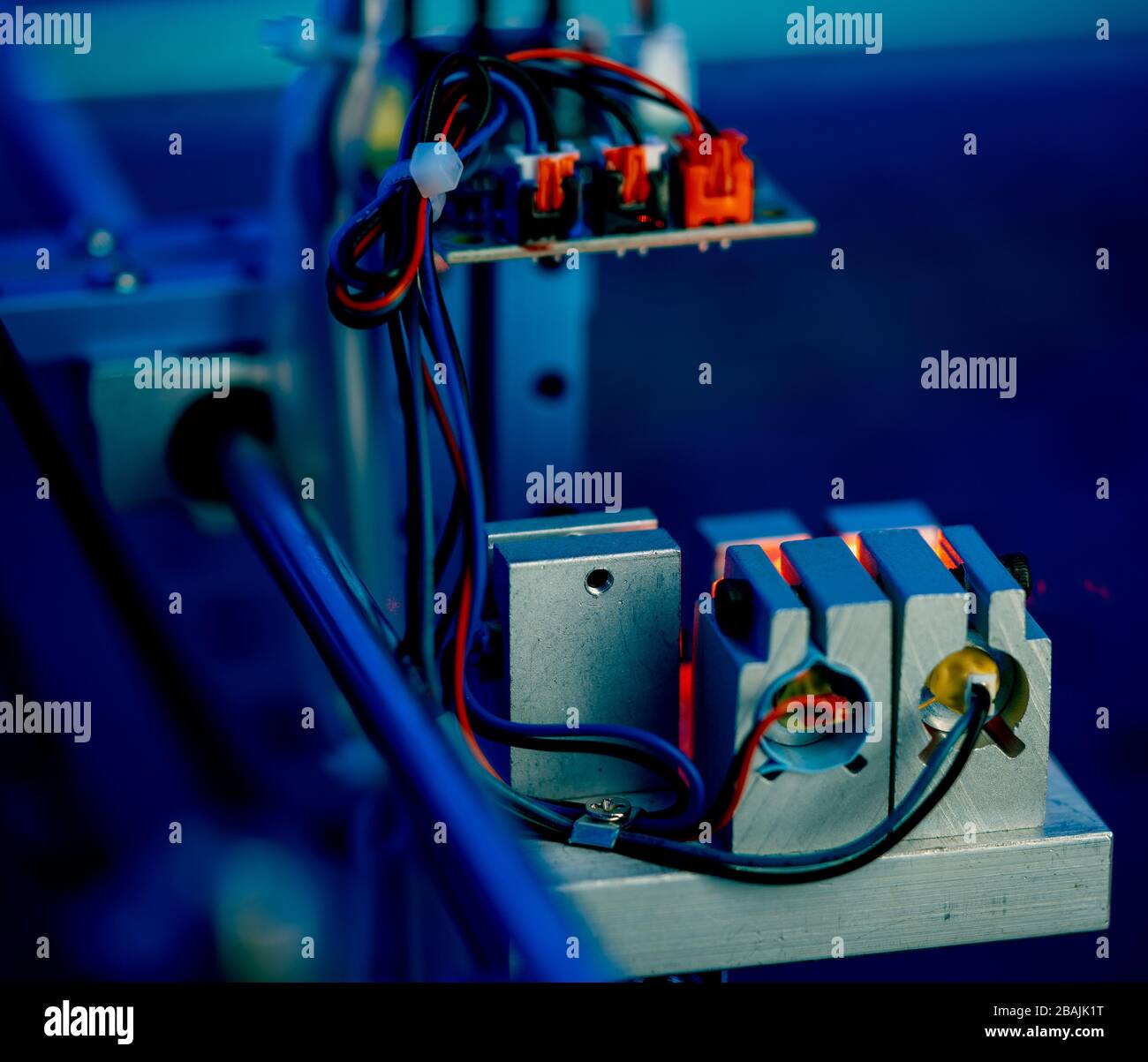 Laser development system in optical laboratory. Study of lasers the