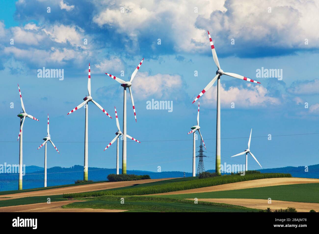 Windrad einer Windkraftanlage zur Gewinnung alternativer und nachhaltiger Energie zur Strom Erzeugung Stock Photo