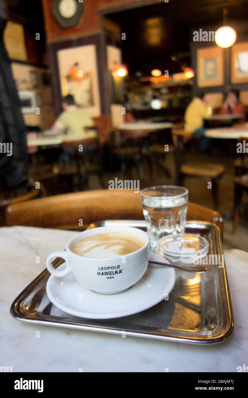 Tasse Kaffee und ein Glas Wasser Stock Photo