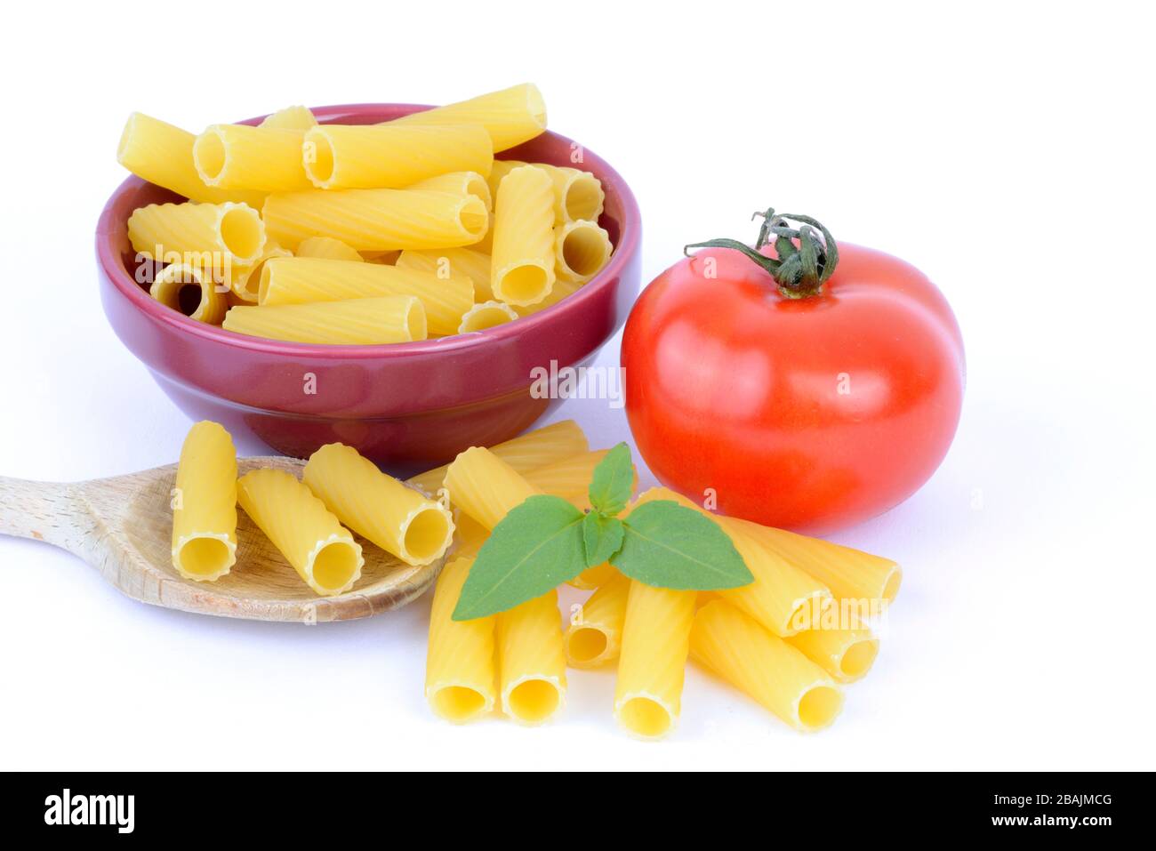 italienische Pasta, Teigwaren , Nudeln, Tomate, Basilikum Stock Photo
