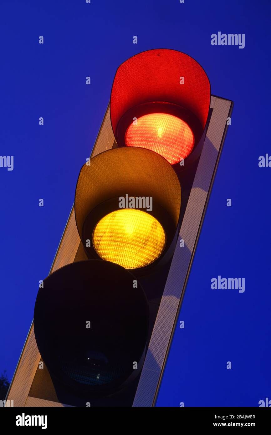 Amber traffic light hires stock photography and images Alamy