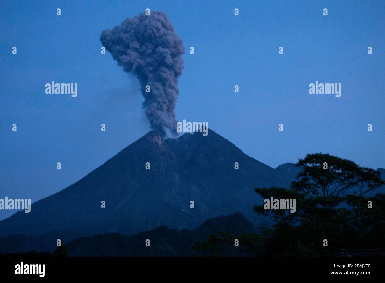 Central Java, Indonesia. 28th Mar, 2020. Mount Merapi erupts in this ...
