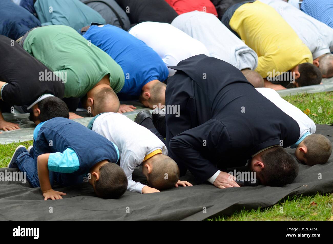 Kneeling And Praying High Resolution Stock Photography and Images - Alamy