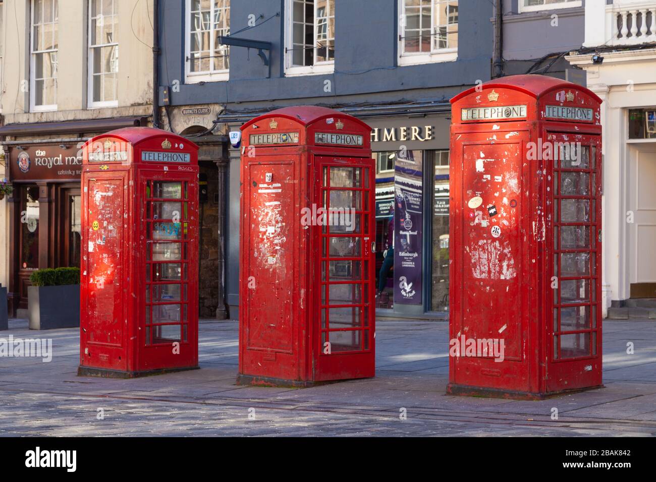 Three red British Telephone Boxes in row on the Royal Mile, Edinburgh Stock Photo