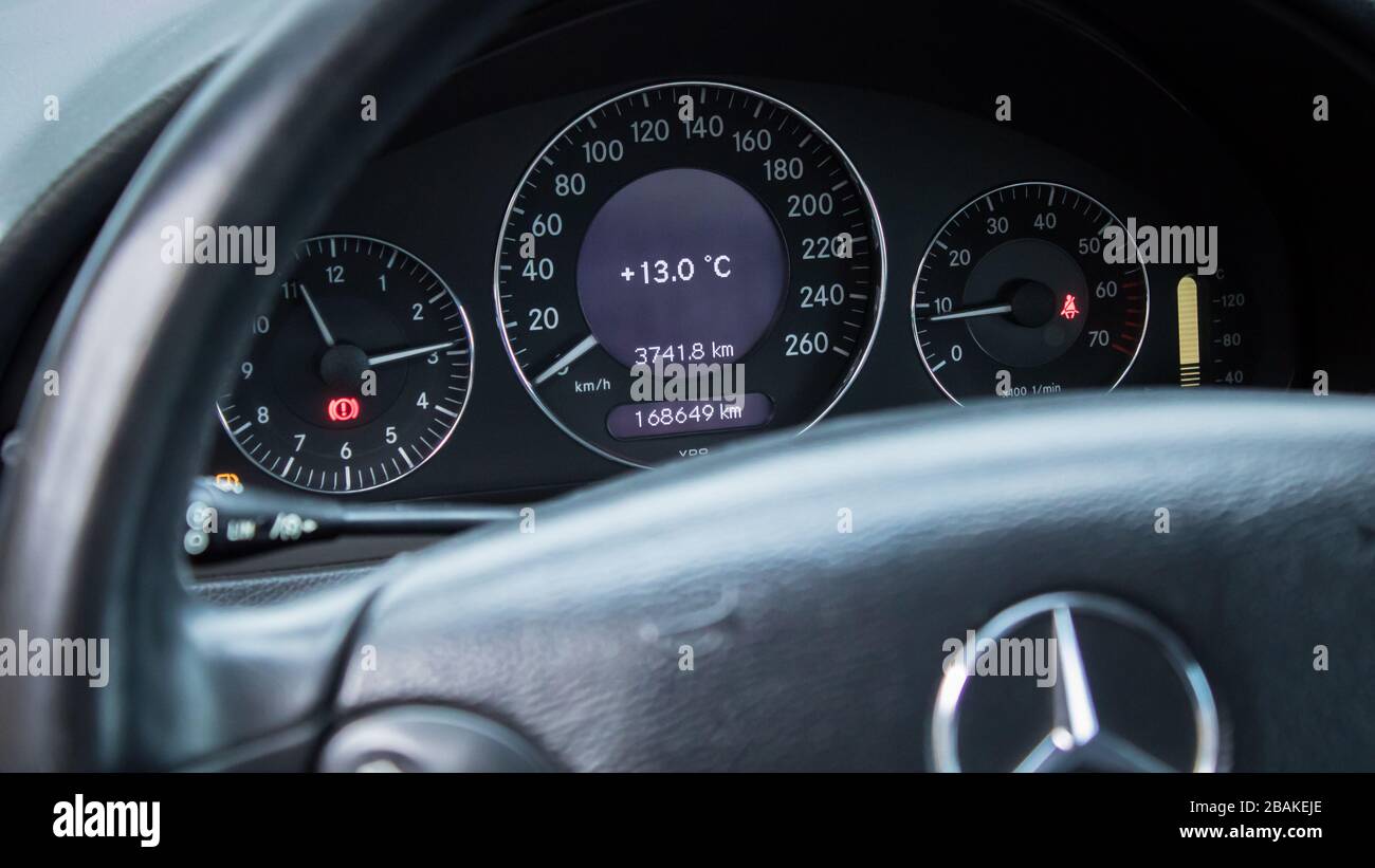 Check engine light symbol hires stock photography and images Alamy