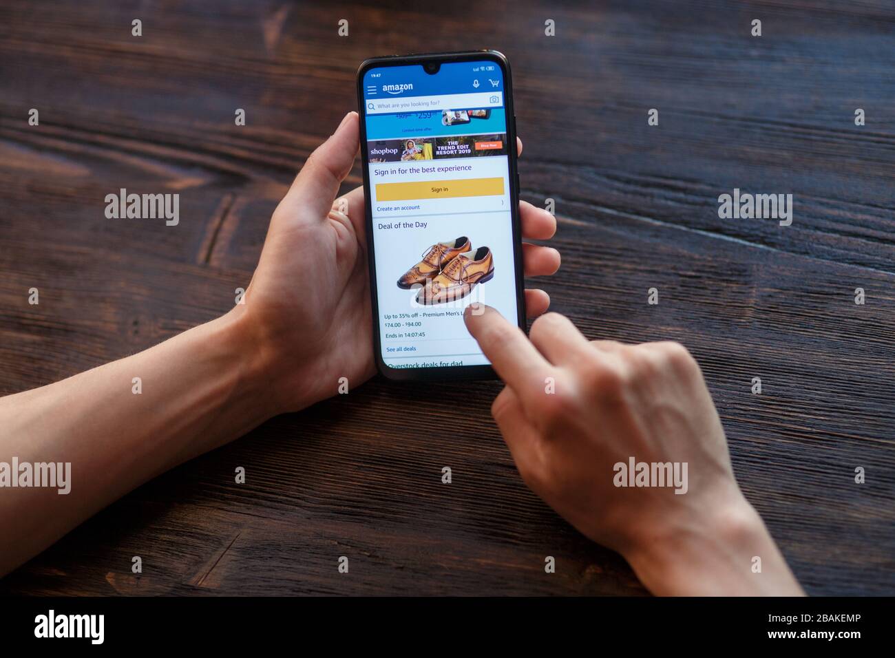 online shopping through the phone. hands with phone close up shopping  through amazon Stock Photo - Alamy