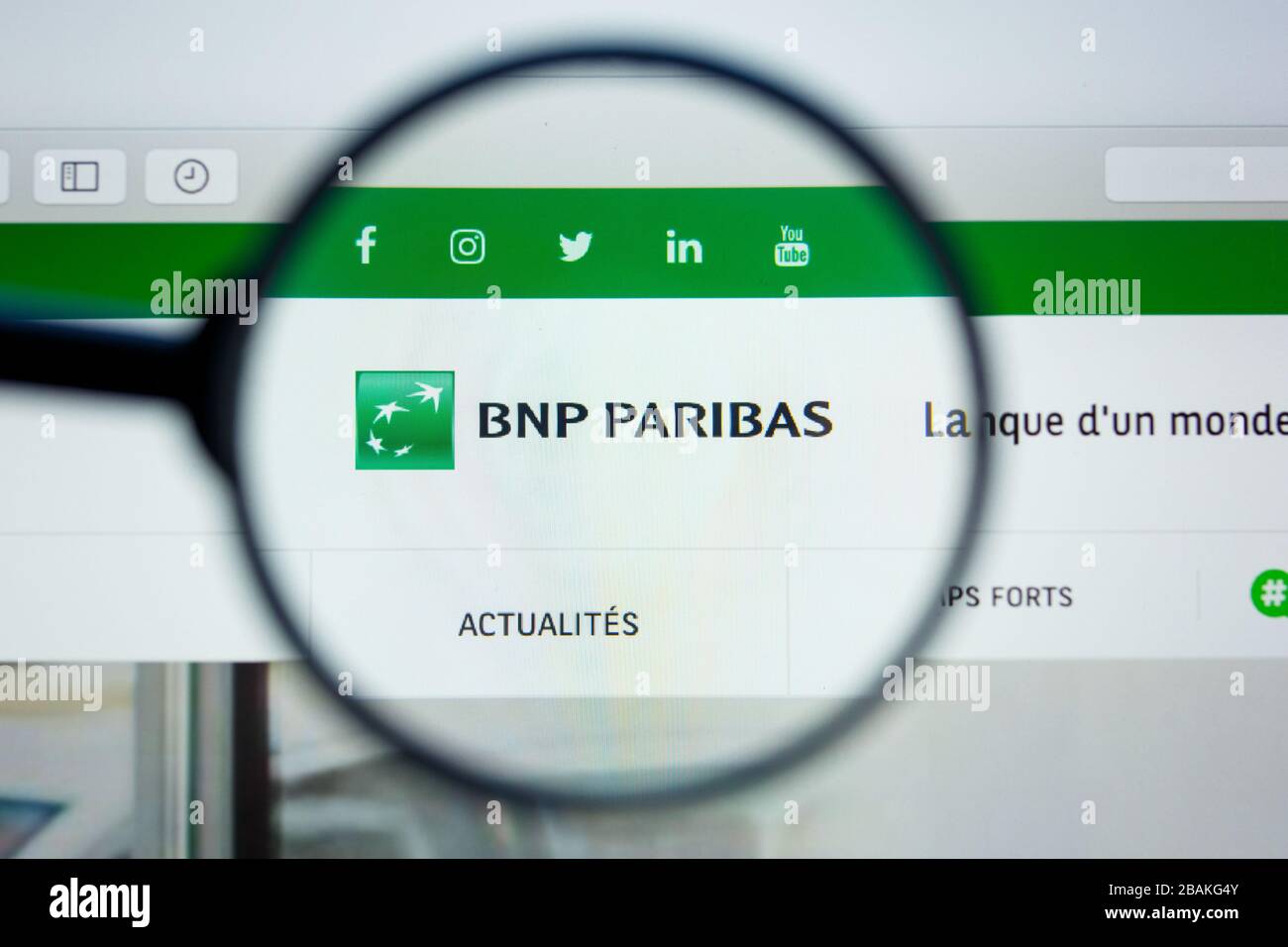 Los Angeles, California, USA - 12 June 2019: Illustrative Editorial of Bnp Paribas website homepage. Bnp Paribas logo visible on display screen Stock Photo