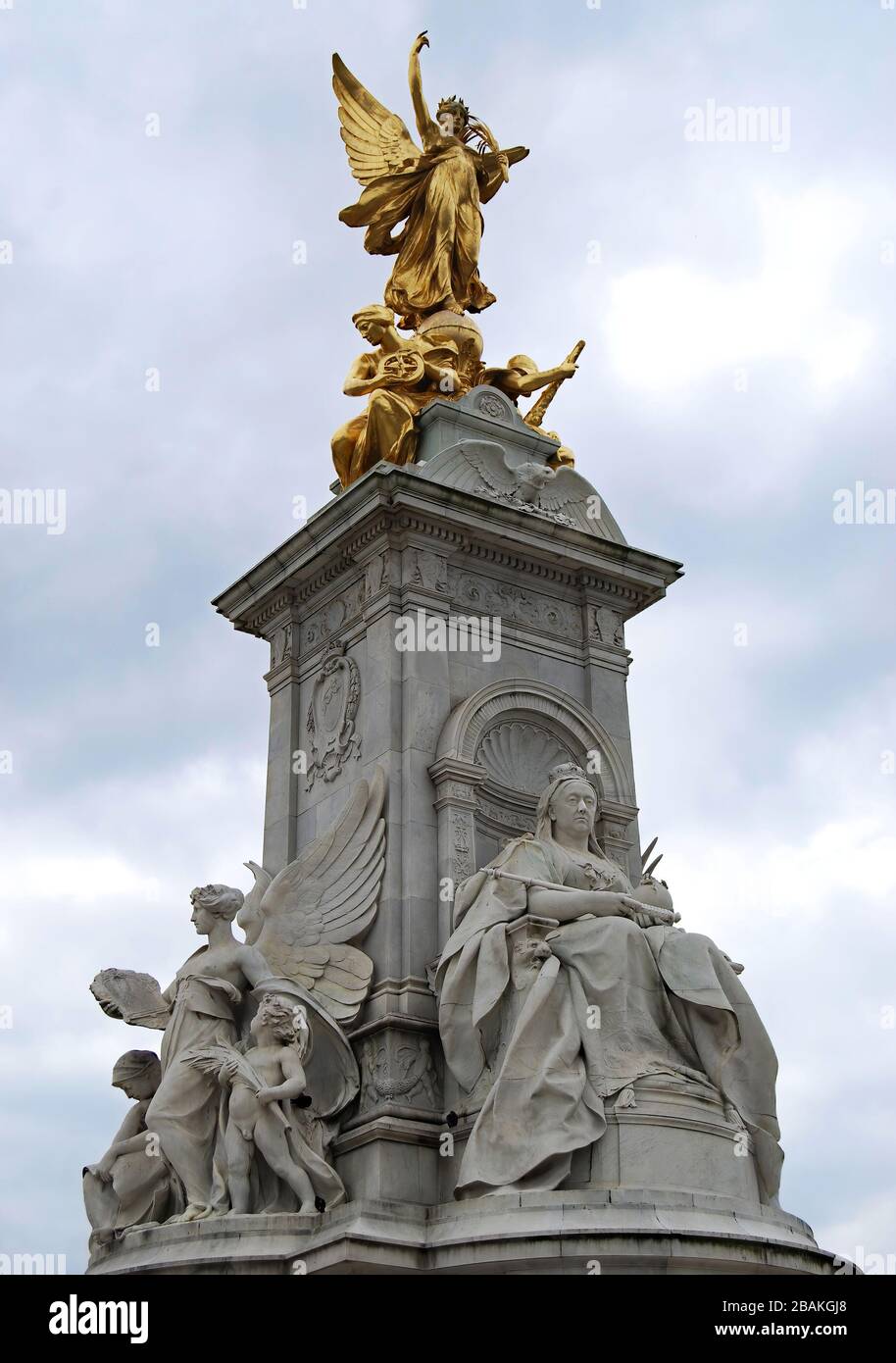 Queen Victoria memorial statue in London, England Stock Photo Alamy