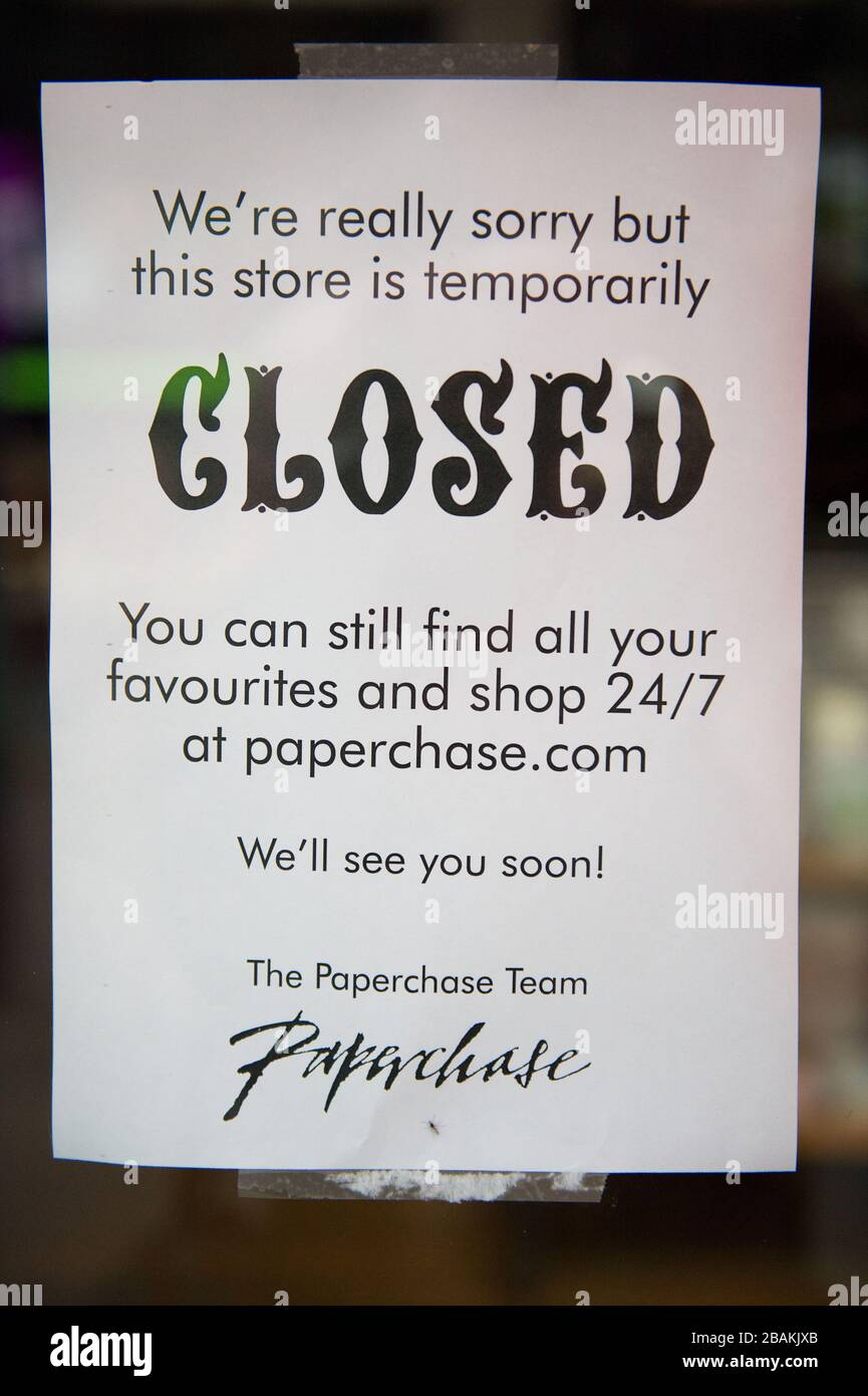 Glasgow, UK. 27 March 2020.   Pictured: Shop notice advising customers they are closed due to the coronavirus pandemic which has forced Glasgow into a lockdown situation.   The Coronavirus Pandemic has forced the UK Government to order a shut down of all the UK major cities and make people stay at home. Stock Photo