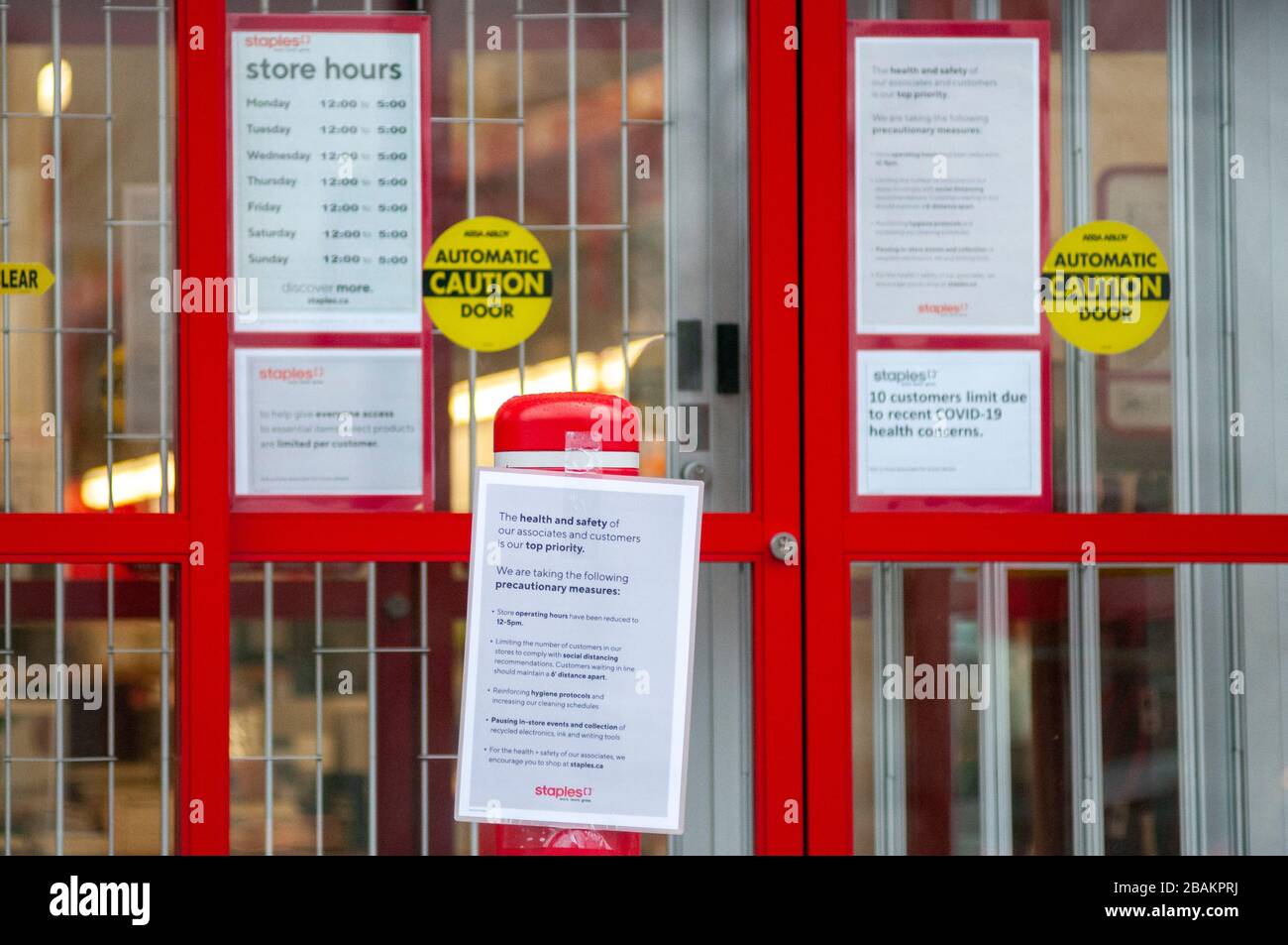 Surgical staples hires stock photography and images Alamy