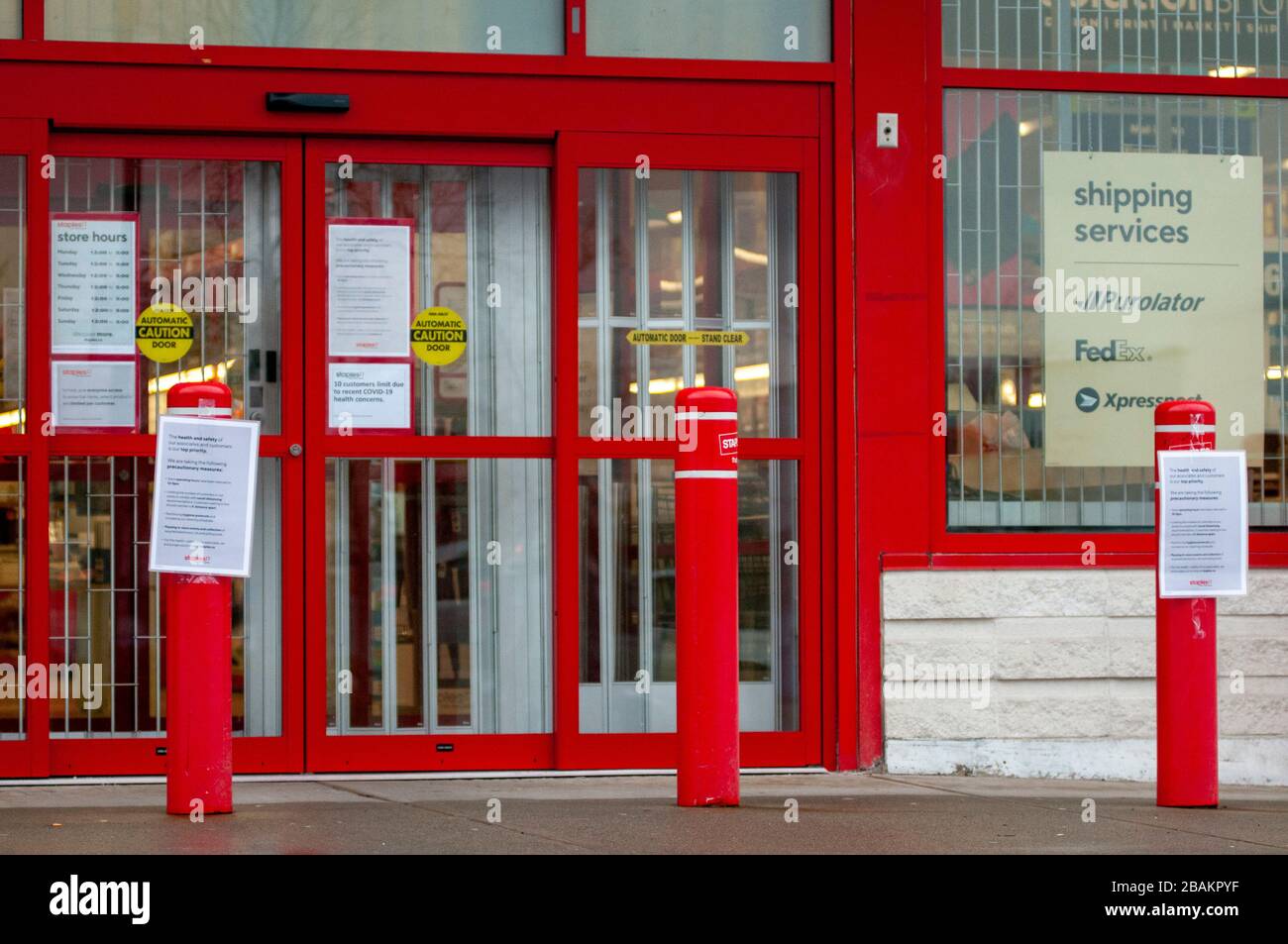 Surgical staples hires stock photography and images Alamy