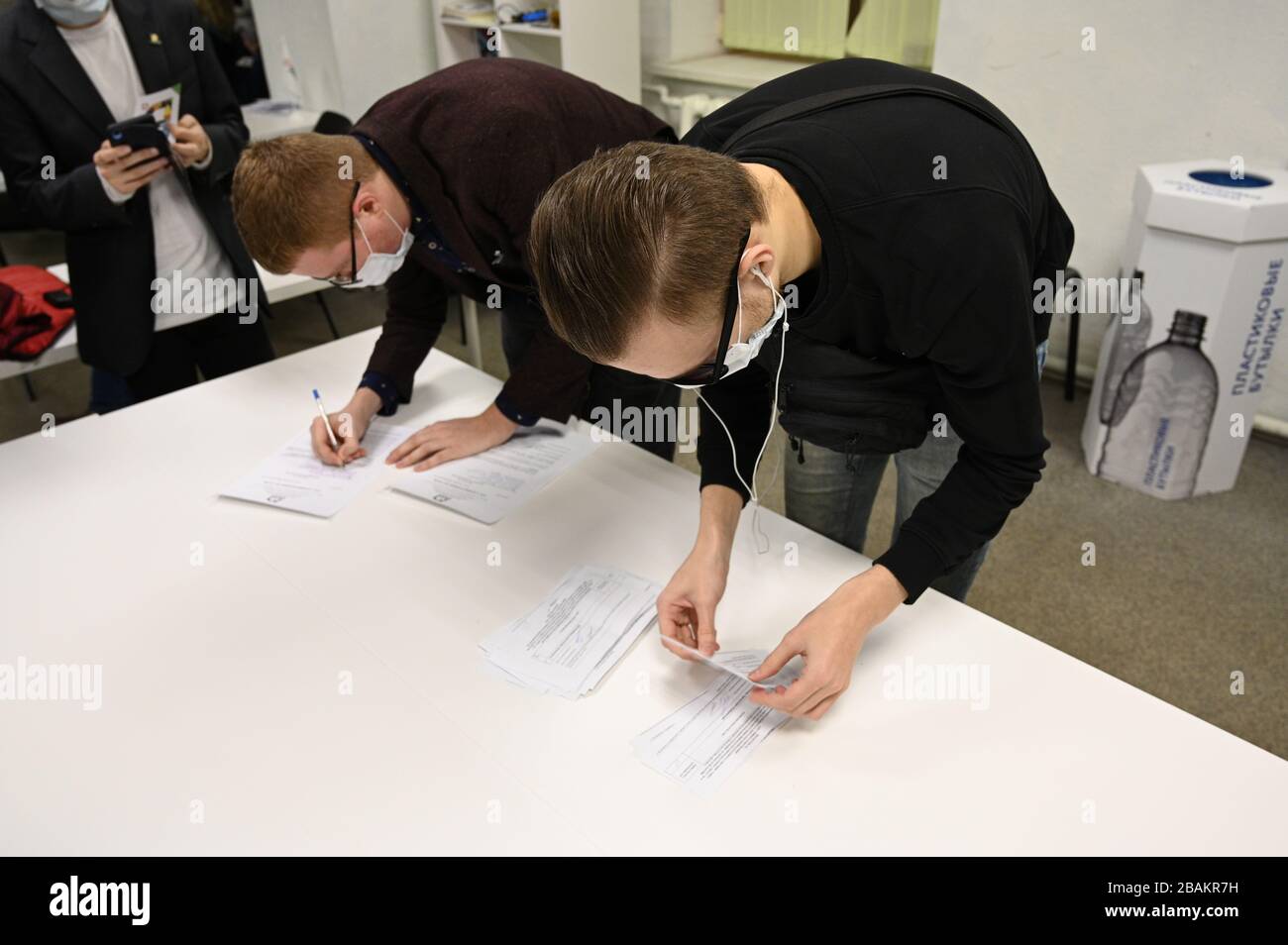 Saint Petersburg, Russia, 27th Mar 2020. Counting ballots at the Yabloko party Saint Petersburg branch conference. Alexander Kobrinsky for city parlia Stock Photo