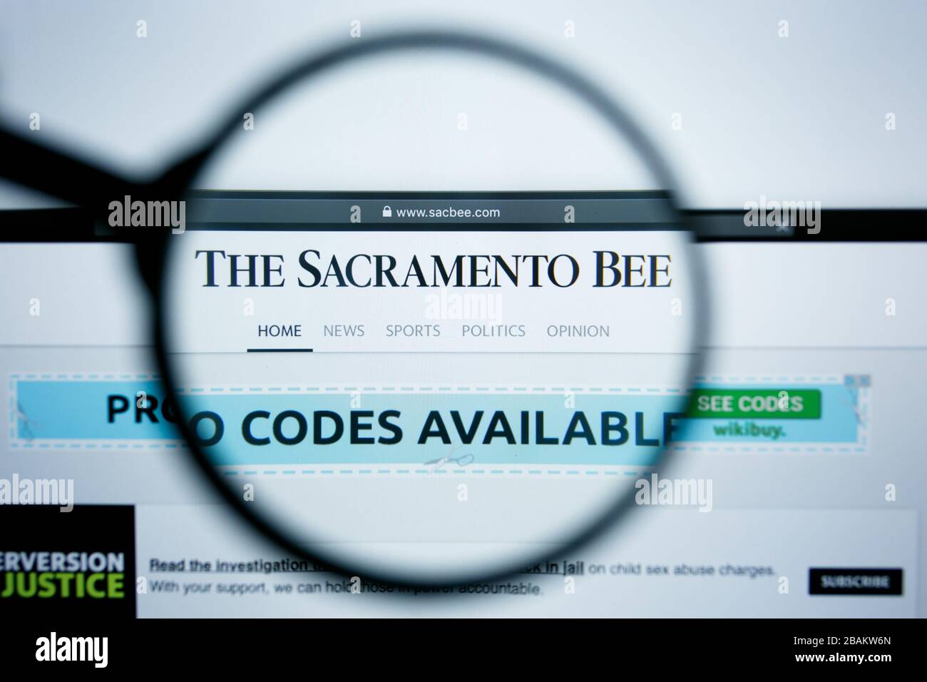 Los Angeles, California, USA - 25 June 2019: Illustrative Editorial of the sacramento bee website homepage. the sacramento bee logo visible on display Stock Photo