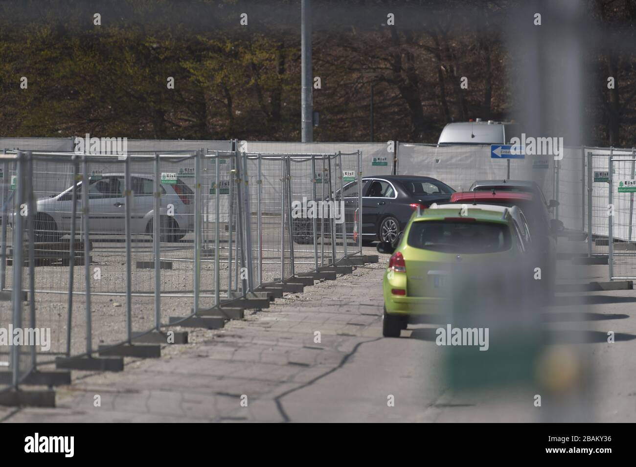Munich, Germany. 28th Mar, 2020. Cars are waiting at the drive-in test station on Theresienwiese for people with Covid-19 suspicion. Due to the corona crisis, exit restrictions are currently in effect. Collections of more than two people are prohibited nationwide. Credit: Felix Hörhager/dpa/Alamy Live News Credit: dpa picture alliance/Alamy Live News Credit: dpa picture alliance/Alamy Live News Stock Photo