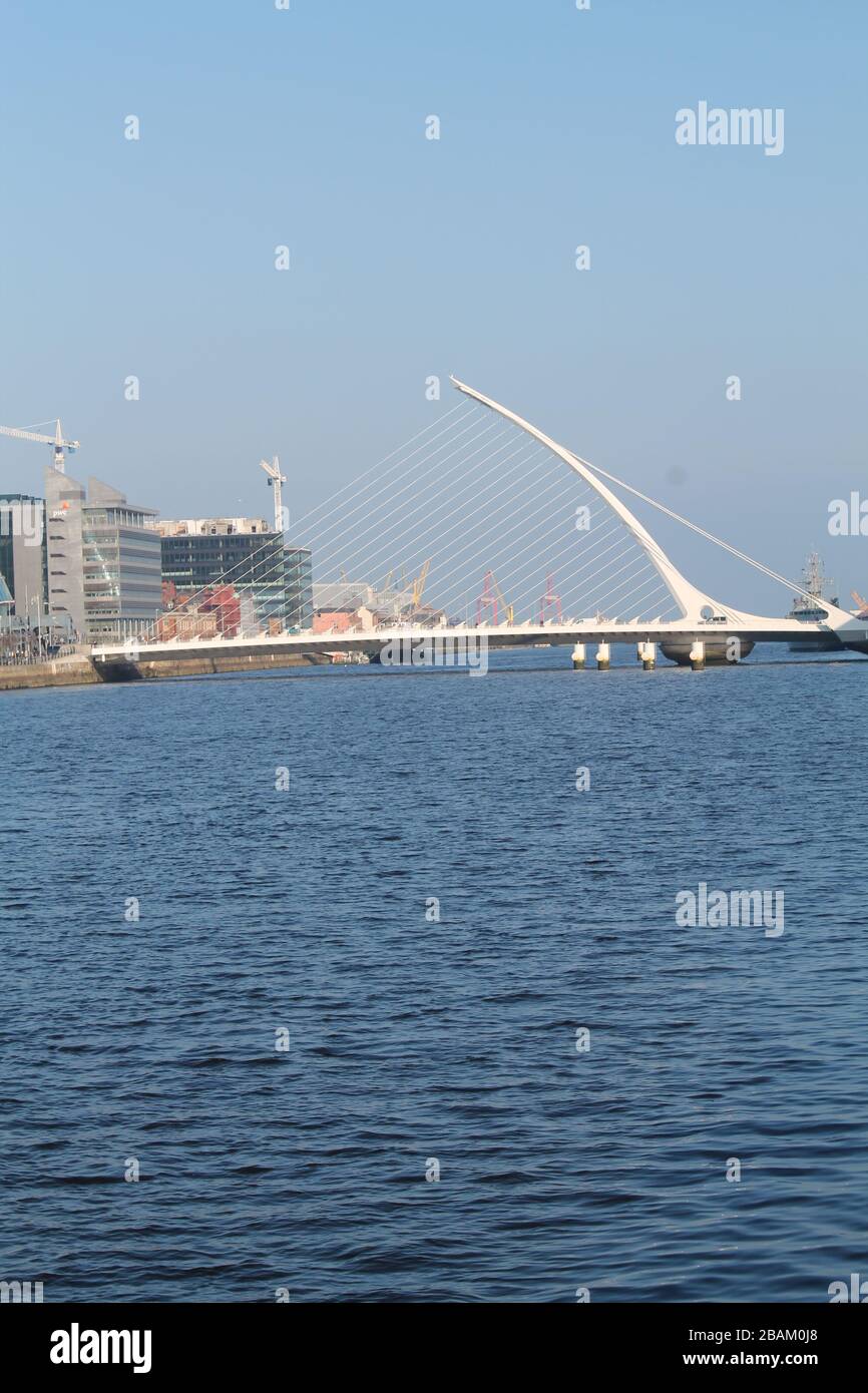 Samuel beckett bridge dublin sunset hi-res stock photography and images ...