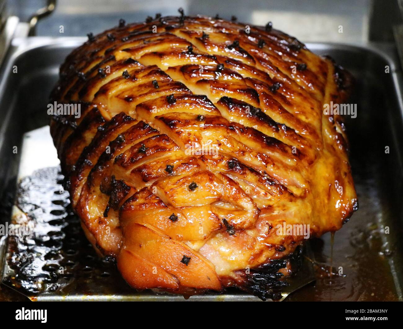 Honey roasted glazed ham joint hires stock photography and images Alamy
