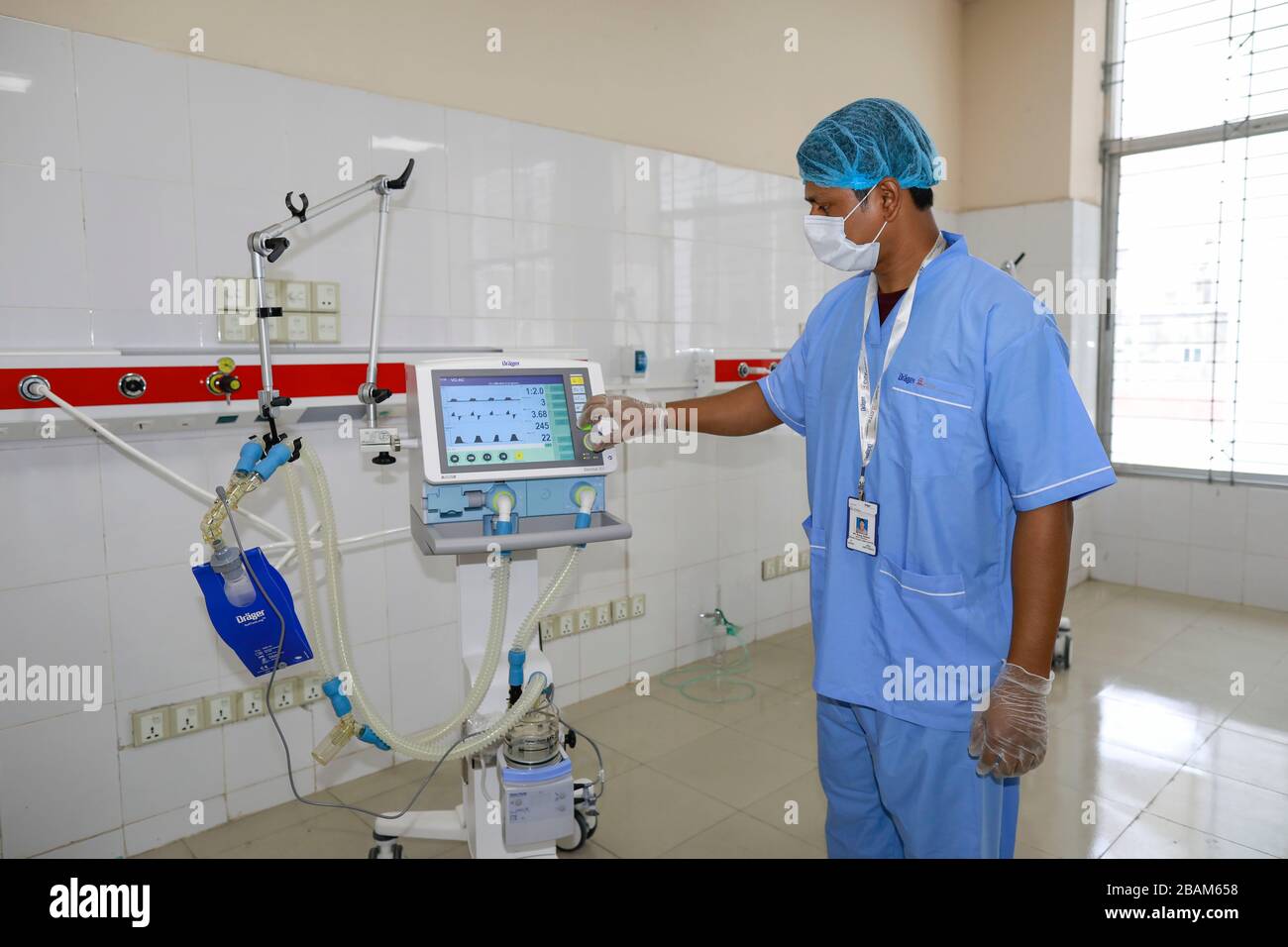 Dhaka, Bangladesh. 28th Mar, 2020. Staffs of medical equipment vendor