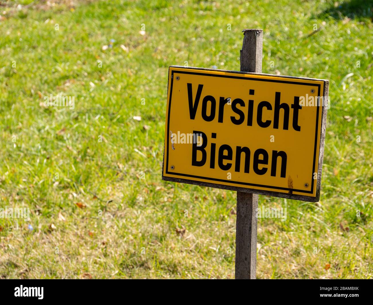 Be careful bees sign in german Stock Photo
