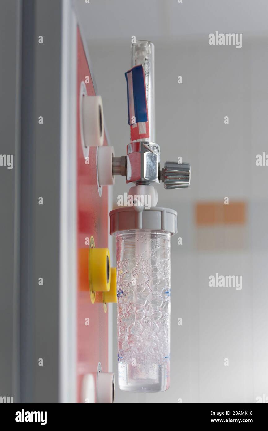 Medical oxygen flow meter with humidification bottle. Prolonged