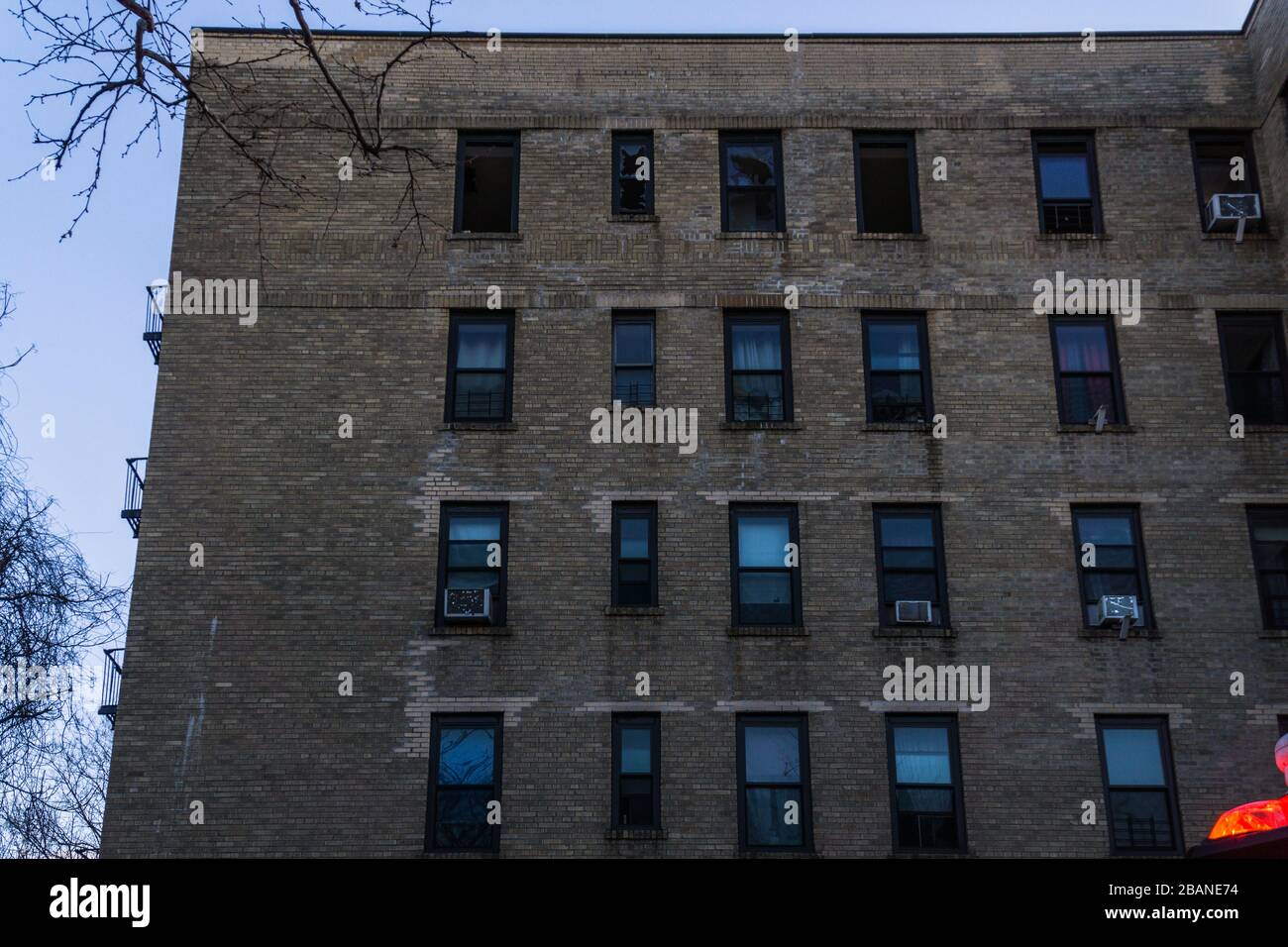 bronx-united-states-27th-mar-2020-a-3-alarm-fire-in-the-bronx-rips