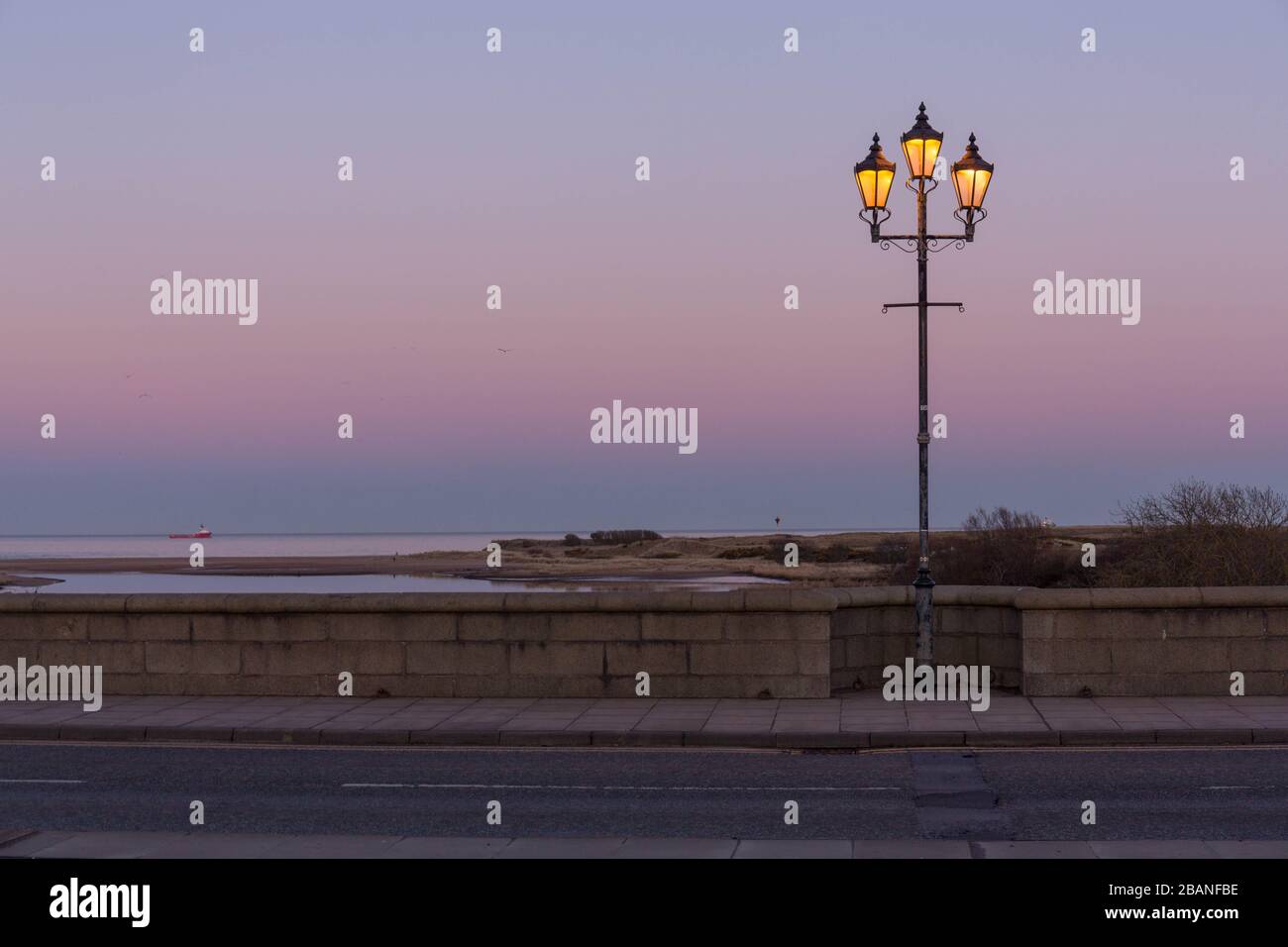 Street light at Aberdeen beach at dusk Stock Photo Alamy