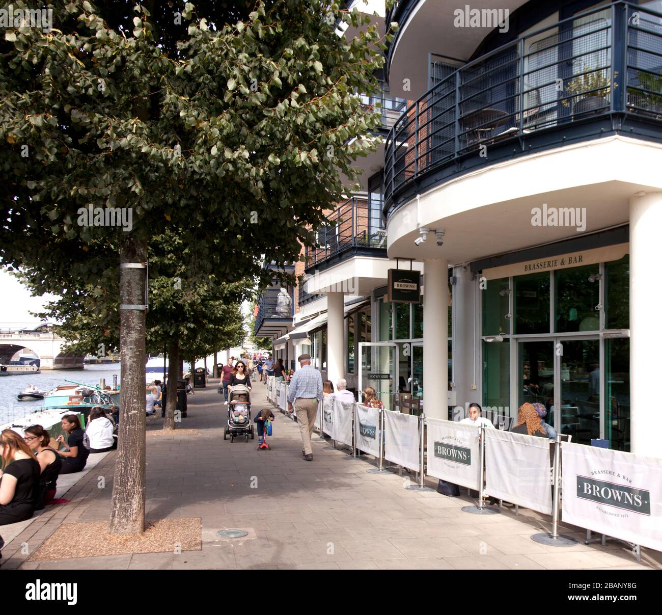 Riverside promenade thames hires stock photography and images Alamy