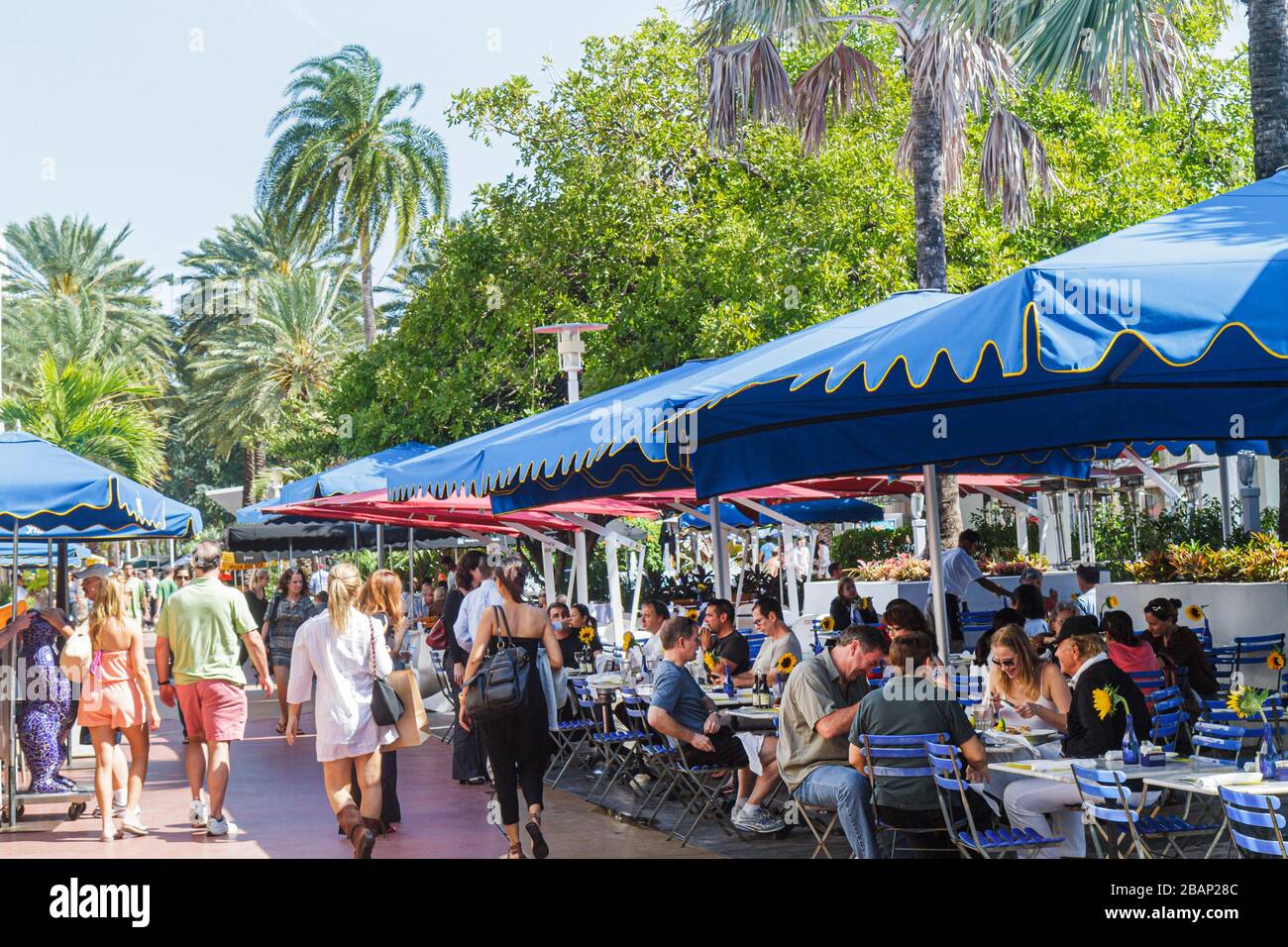 Miami Beach Florida,Lincoln Road Mall,al fresco sidewalk outside tables