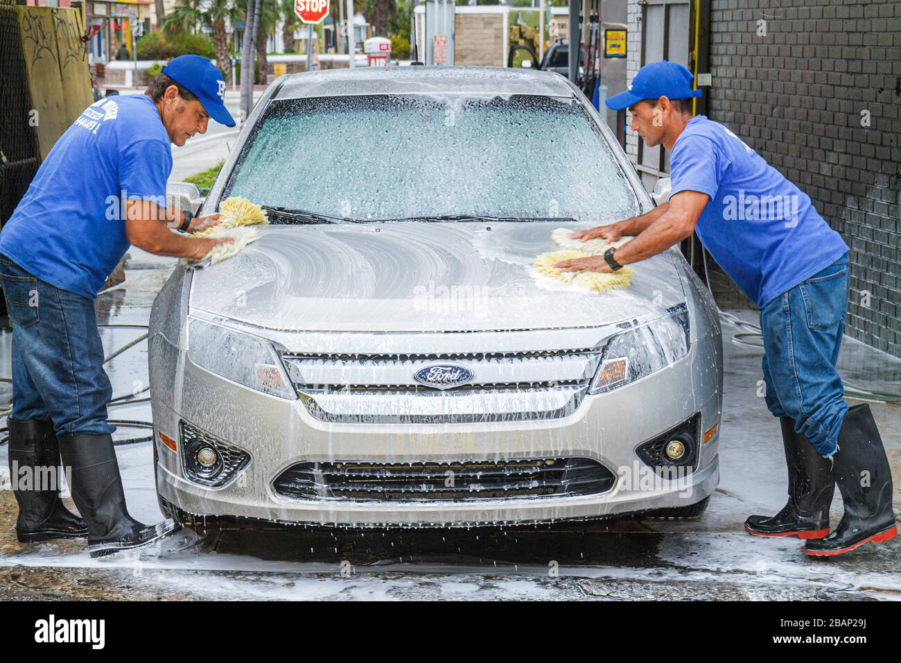 Car Wash Staff High Resolution Stock Photography and Images Alamy