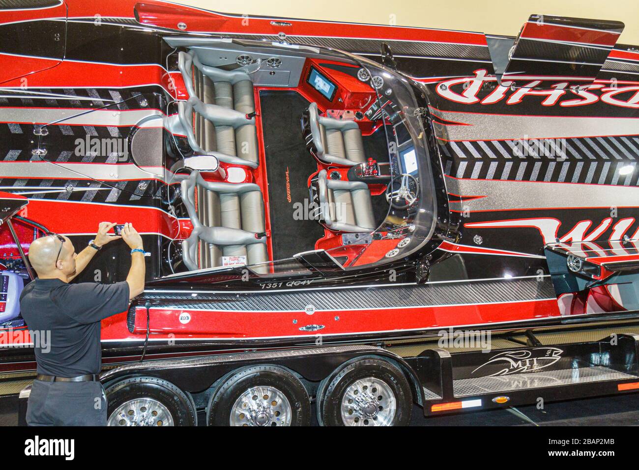 Miami Beach Florida,Miami Beach Convention Center,Miami International Boat Show,exhibitor,vendor