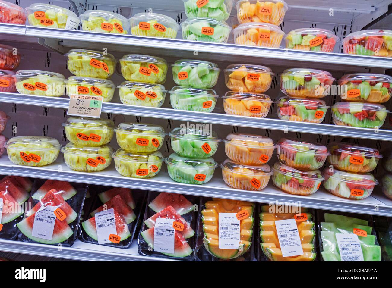 Miami Beach Florida Whole Foods Market grocery store supermarket food  shopping inside interior display sale shelf shelves plastic containers soup  Vega Stock Photo - Alamy