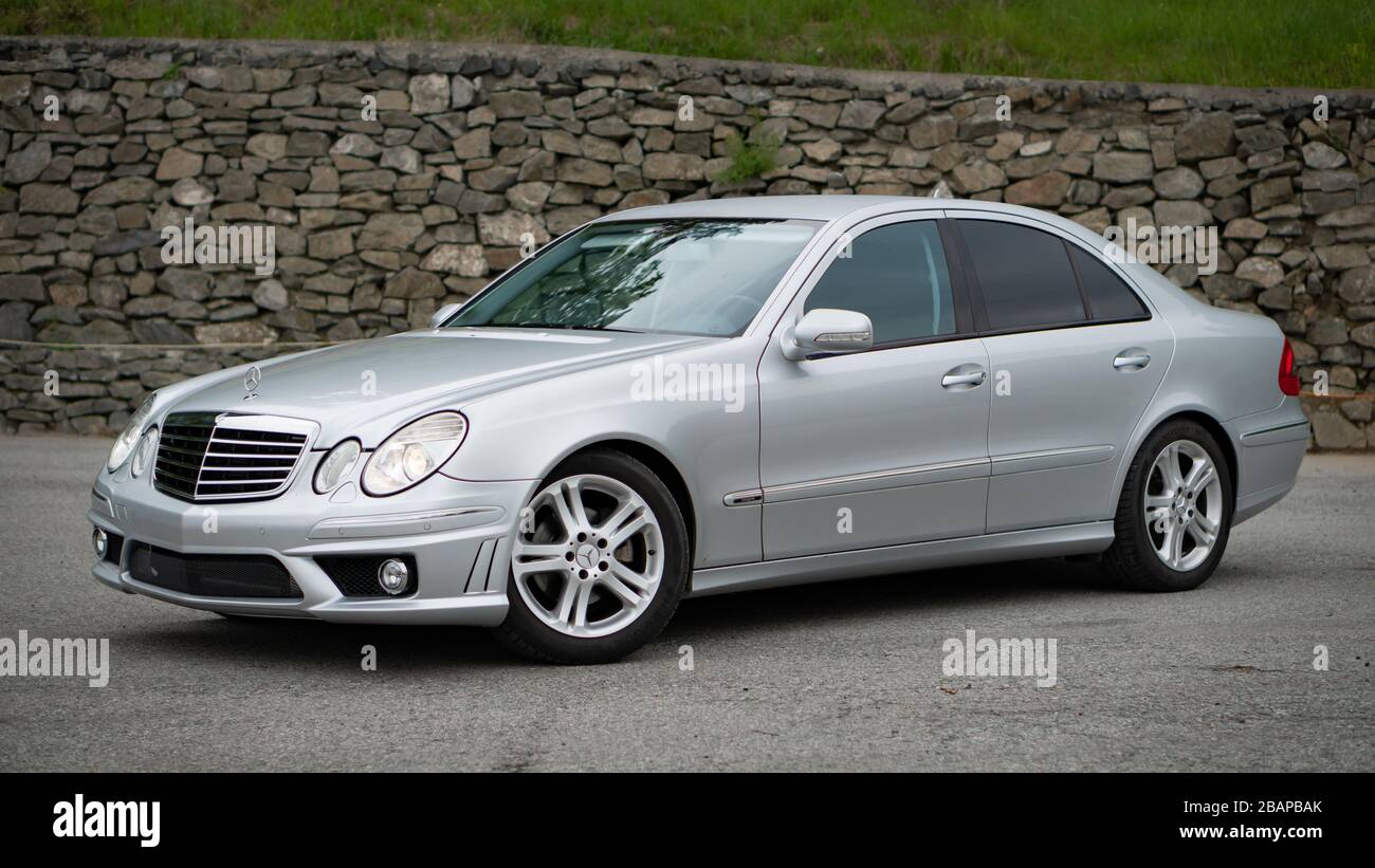 Mercedes benz w211 hi-res stock photography and images - Alamy