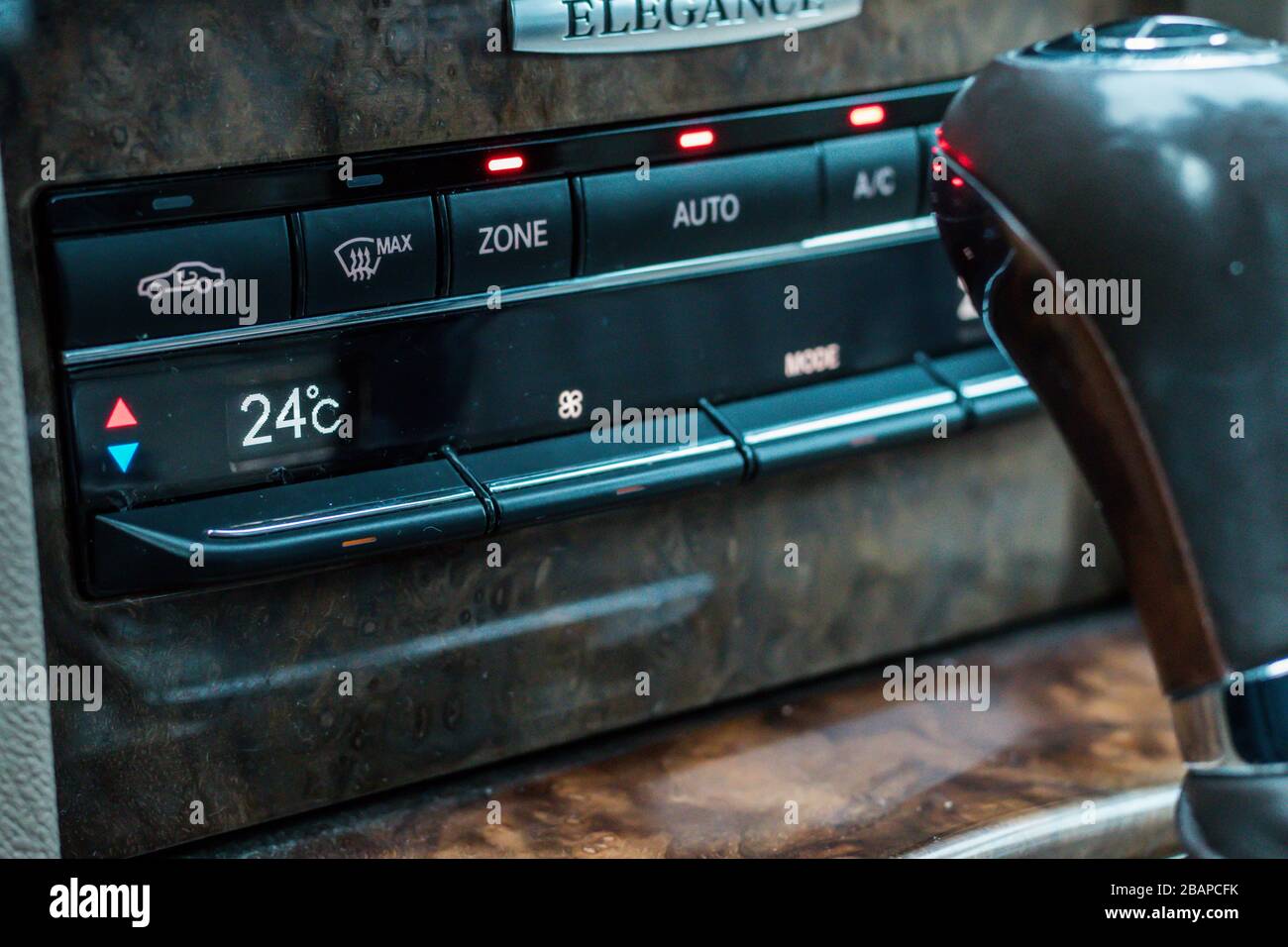 Dual climatronic hi-res stock photography and images - Alamy
