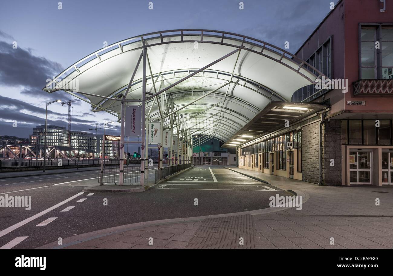 Cork City, Cork, Ireland. 29th March, 2020. On day two of the Coronavirus lockdown, city streets are empty and the bus station which is normally a hive of activity is now deserted on Parnell Place in Cork, Ireland. - Credit; David Creedon / Alamy Live News Stock Photo