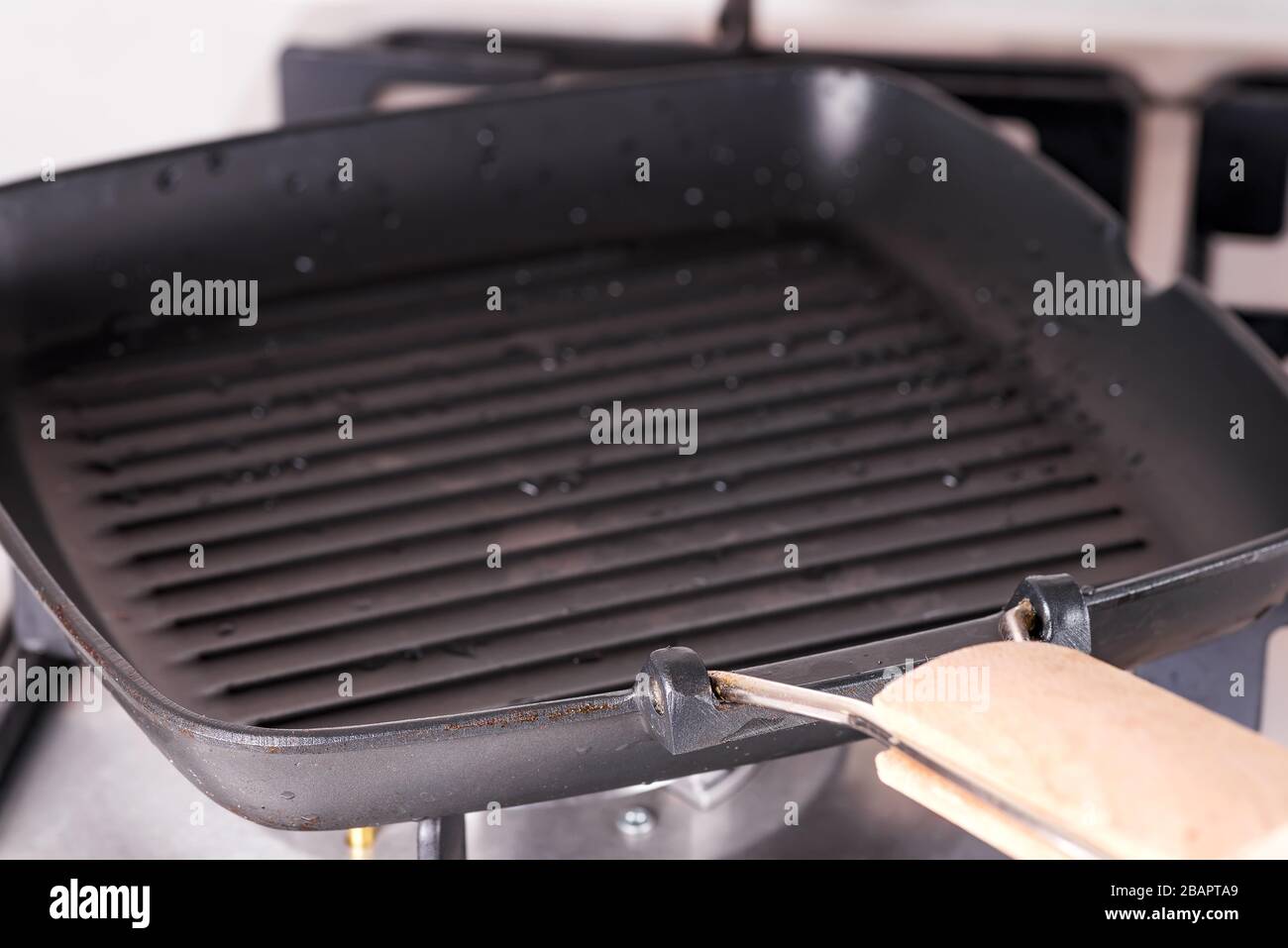 Empty gas grill hires stock photography and images Alamy