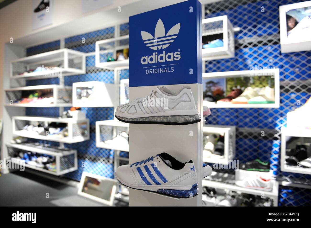 Herzogenaurach, Germany. 29th Mar, 2020. adidas does not want to pay rents  in the Corona crisis. Archive photo: Adidas sports shoes, sports shoe,  lifestyle shoe in an original shop, decoration, display, shop,