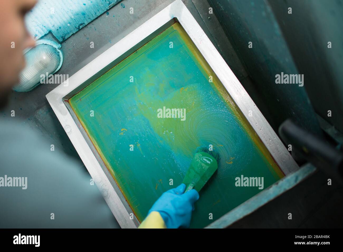 Silk screen printing. Serigraphy. Stencil washing Stock Photo Alamy