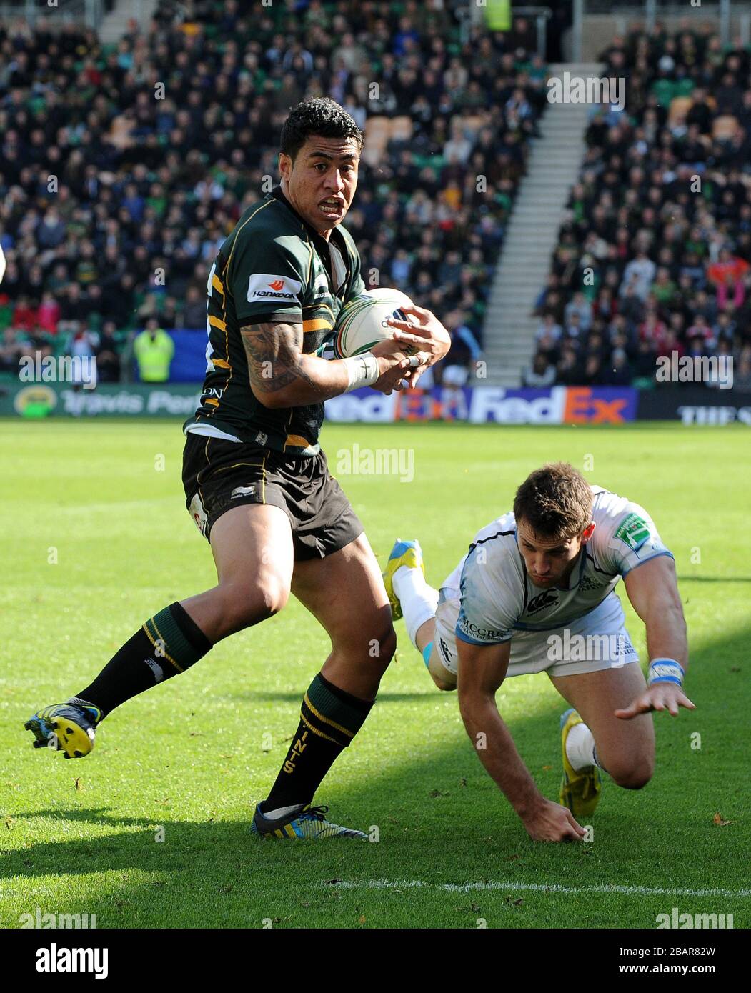 Northampton Saints' George Pisi and Glasgow Warriors' Tommy Seymour ...